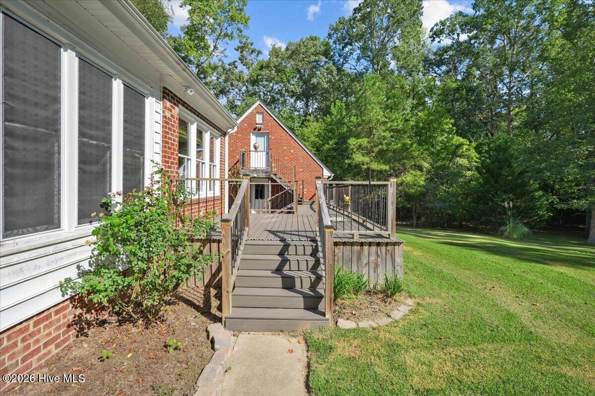 404 Barrington Drive Property Photo 16