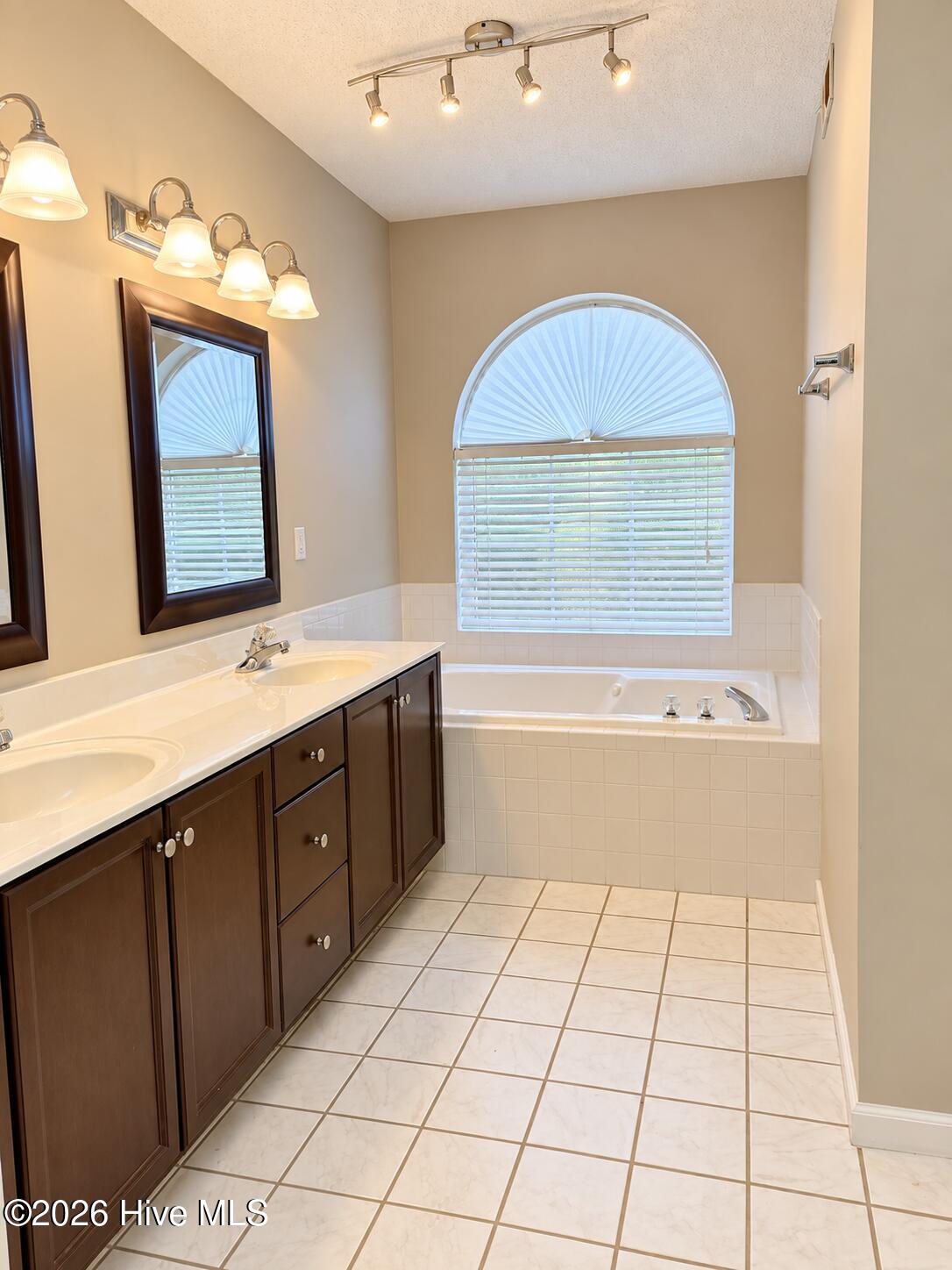 2712 Townes Drive Property Photo 9