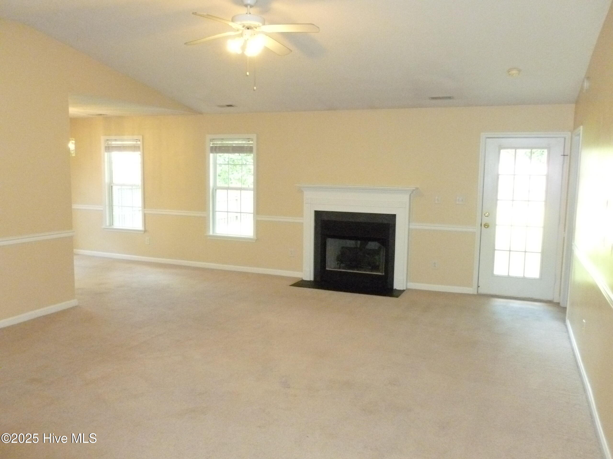 302 Carlisle Court Property Photo 4