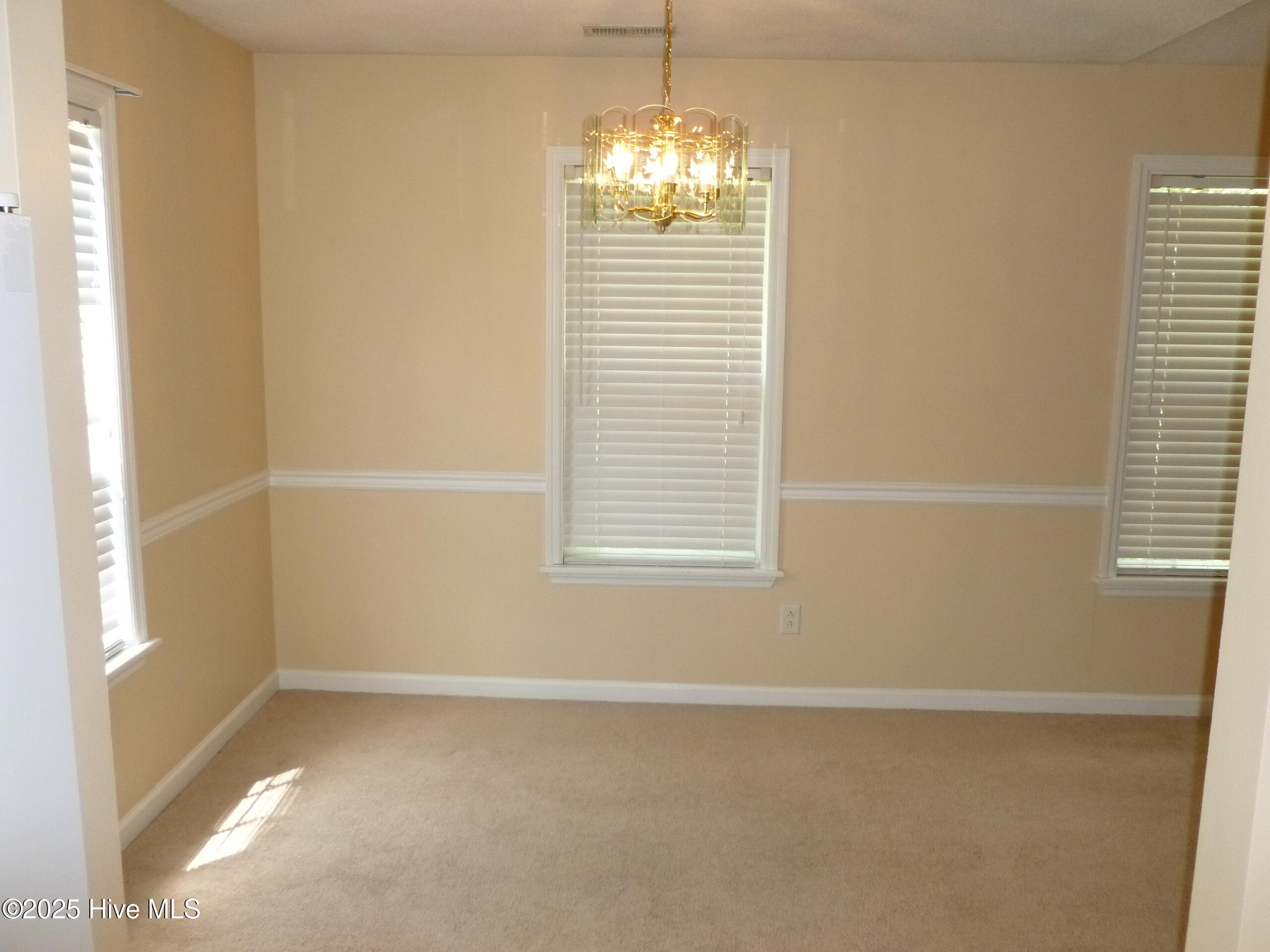 302 Carlisle Court Property Photo 5