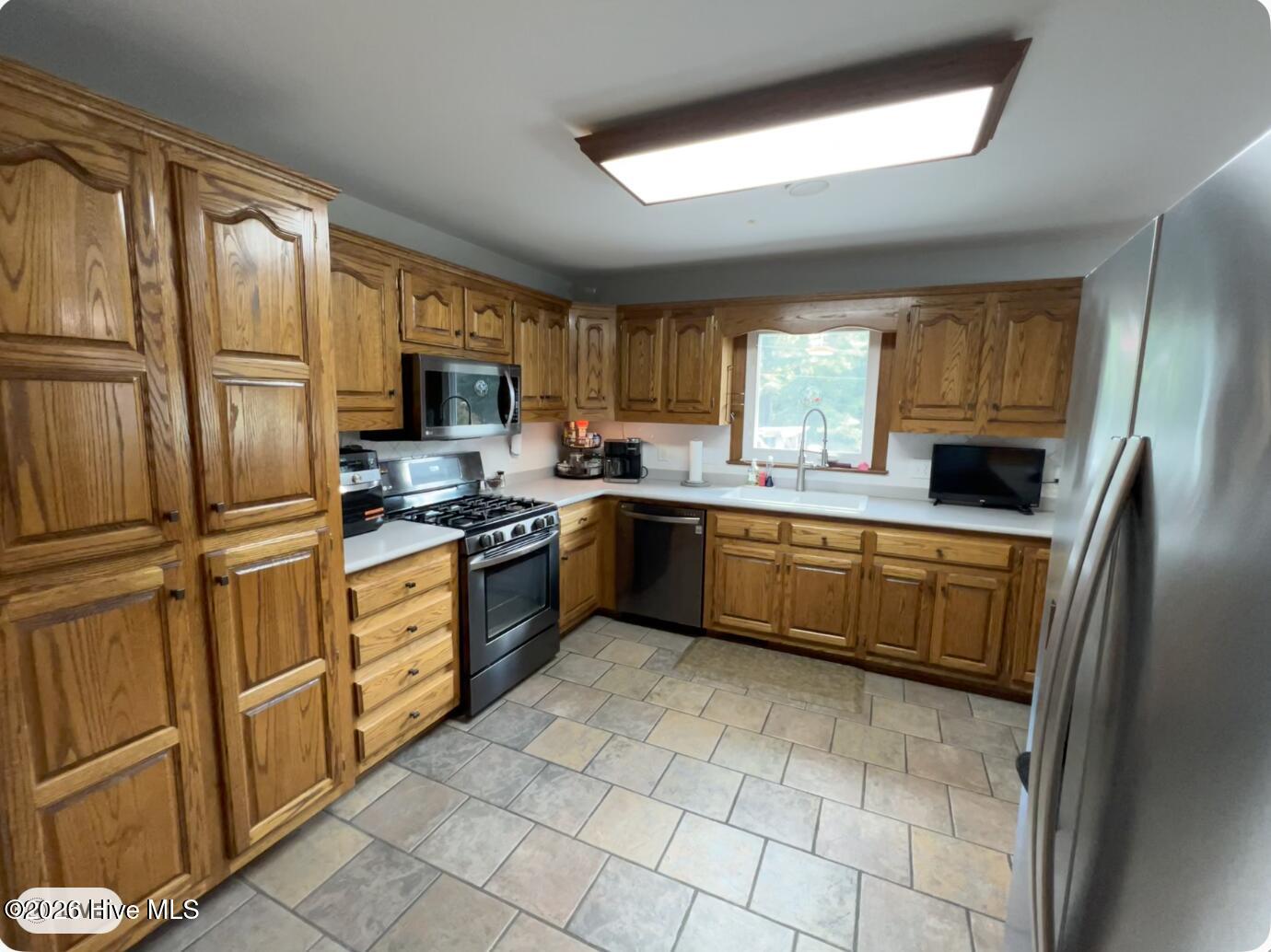642 Enoch Road Property Photo 9