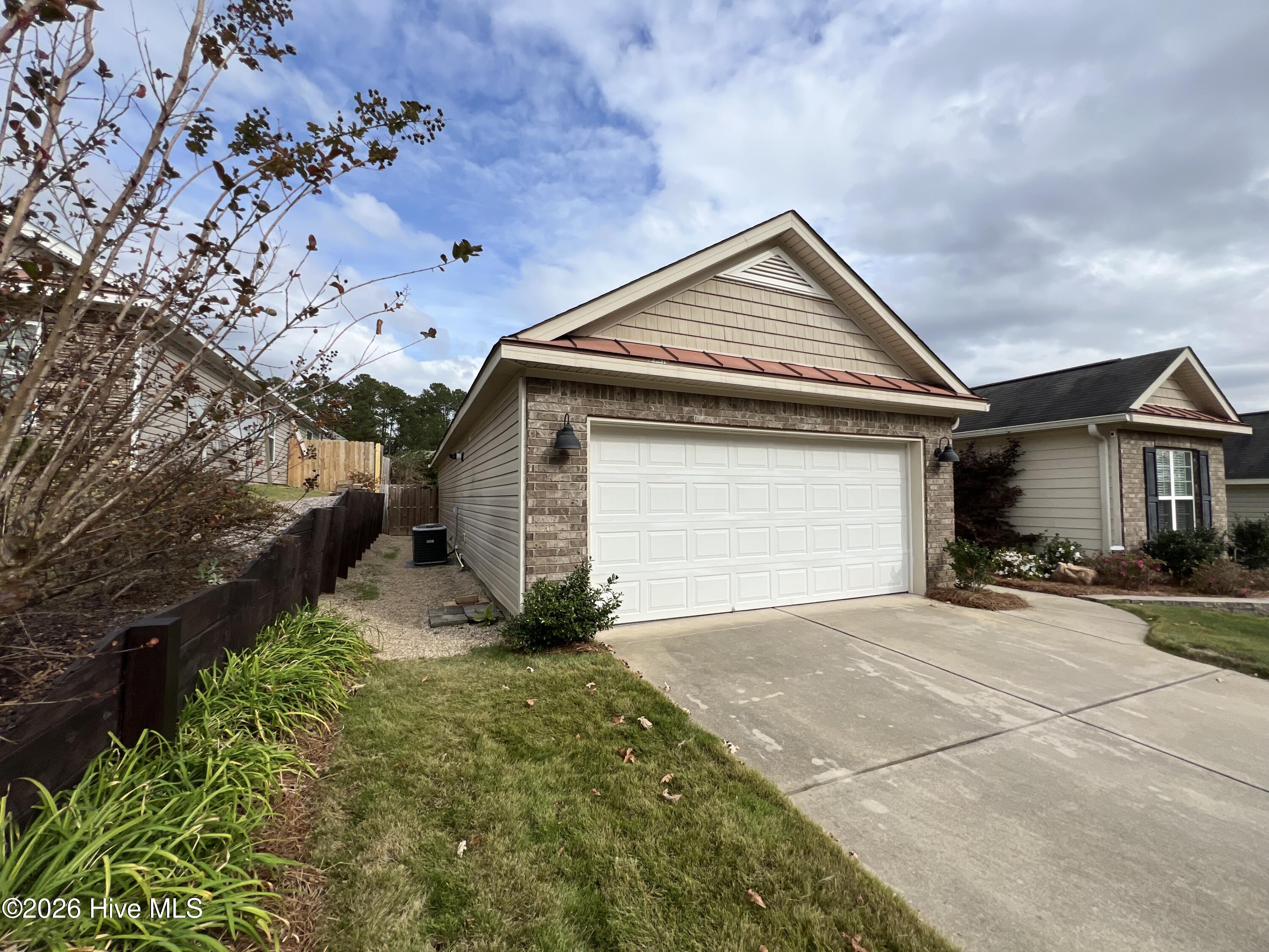 729 Wickham Drive Property Photo 4