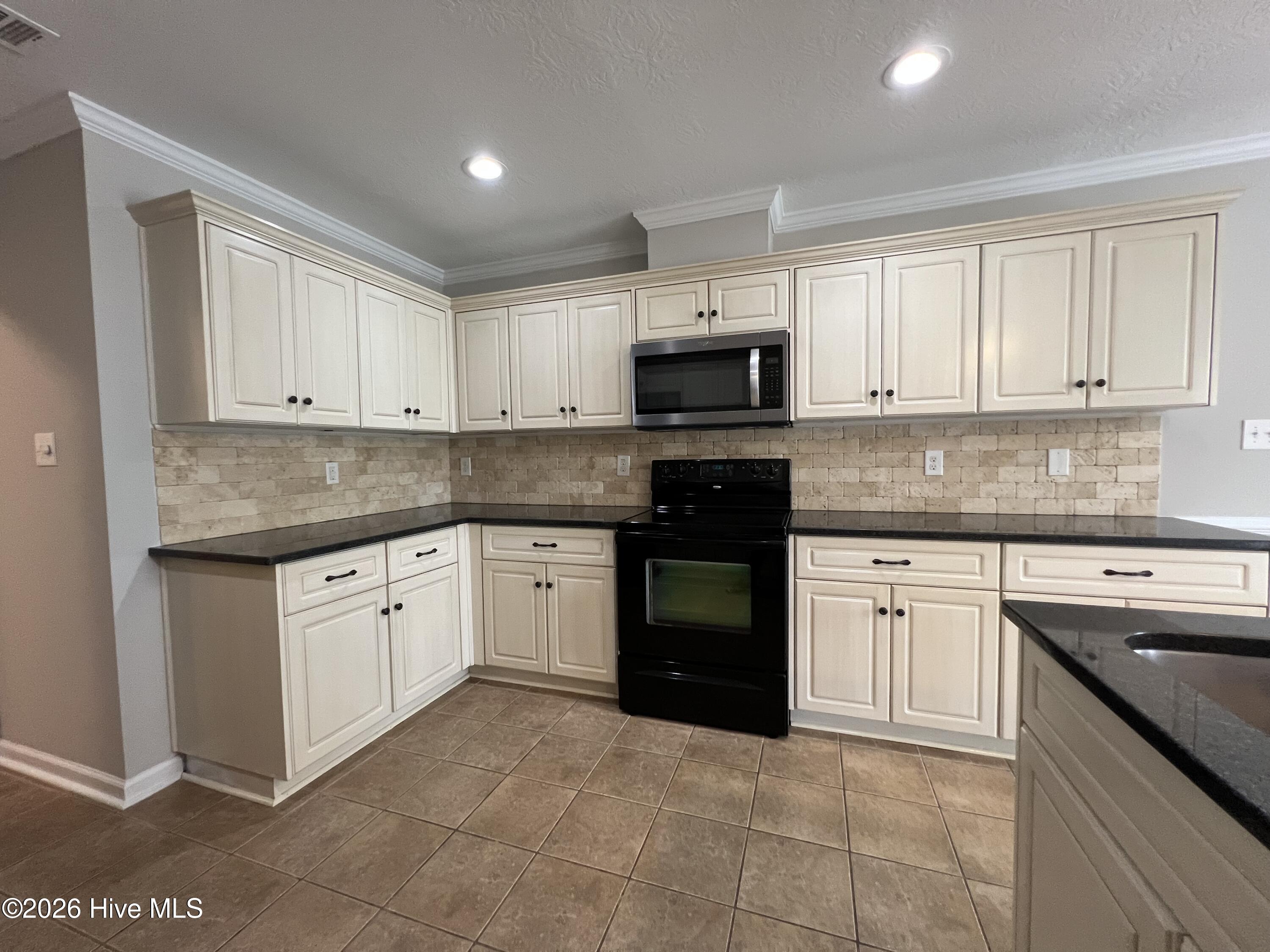 729 Wickham Drive Property Photo 15