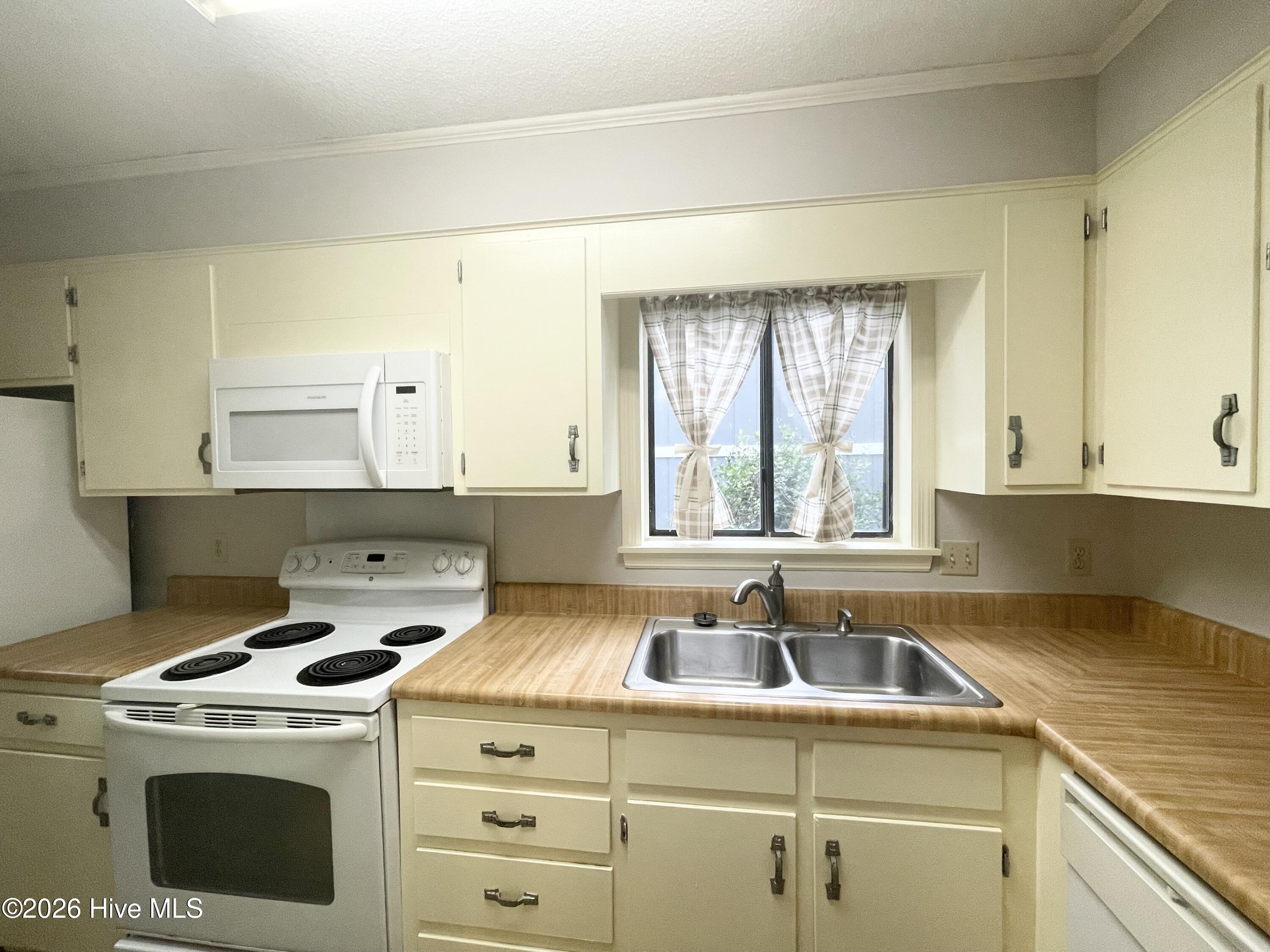839 Wimbledon Drive Property Photo 4