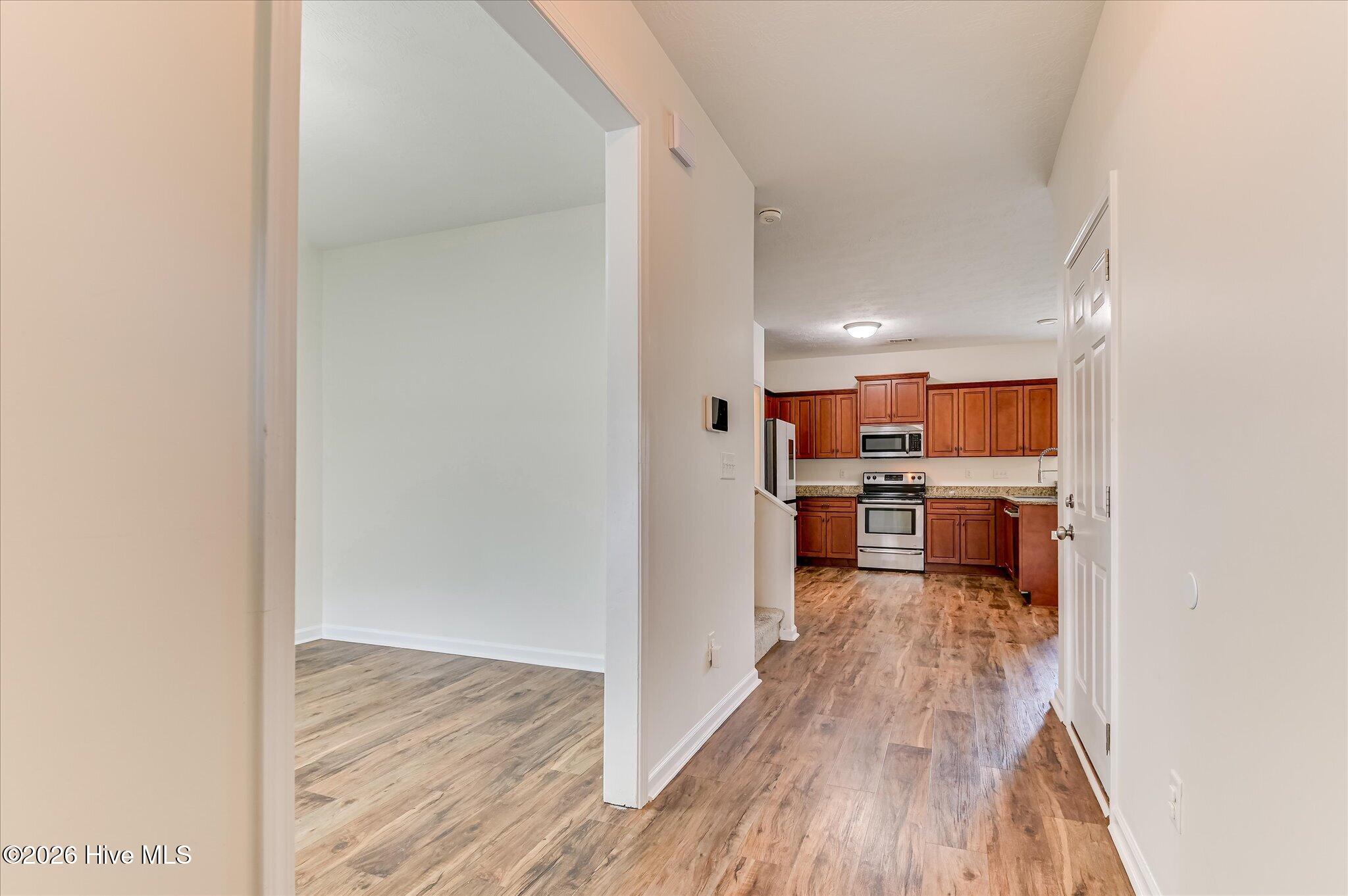 2126 Grove Landing Way Property Photo 6
