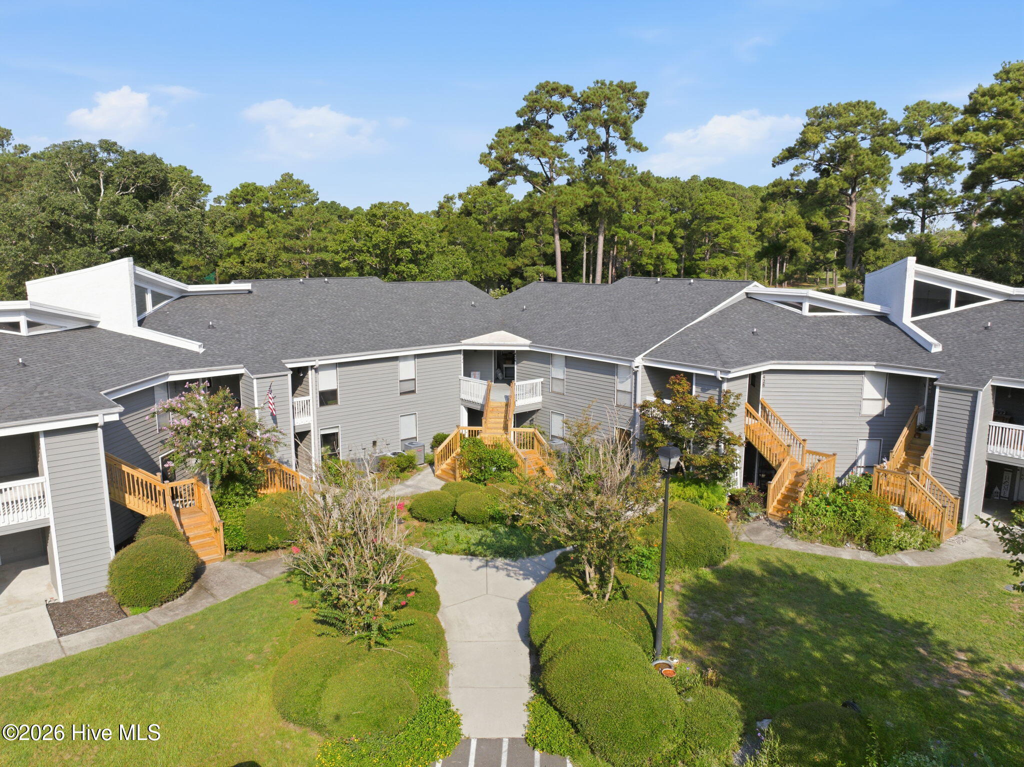 728 Azalea Drive 423 Property Photo 1