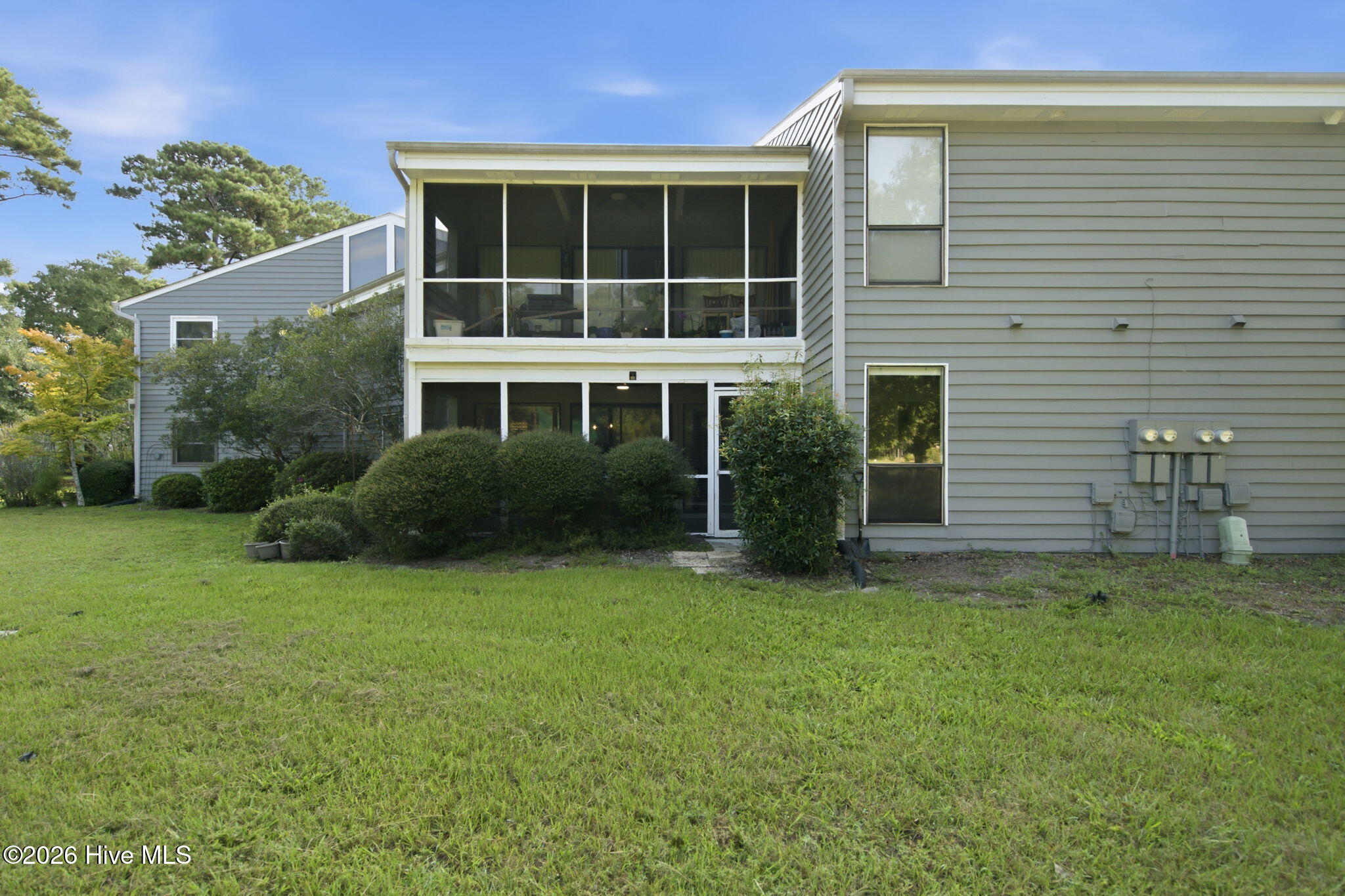 728 Azalea Drive 423 Property Photo 6