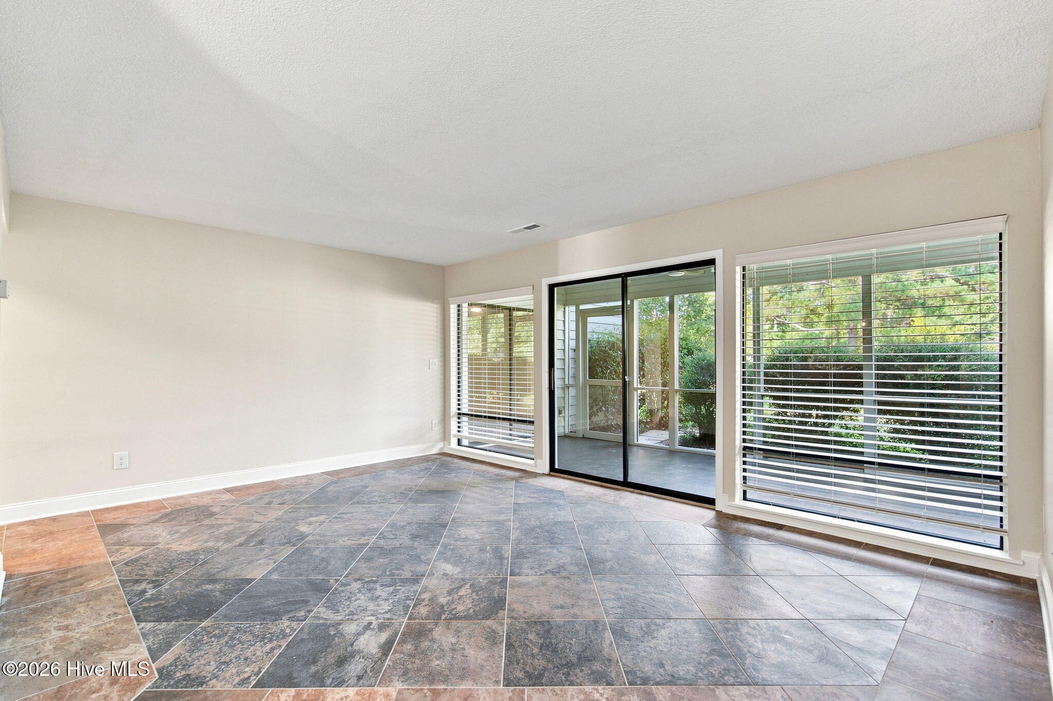 728 Azalea Drive 423 Property Photo 21