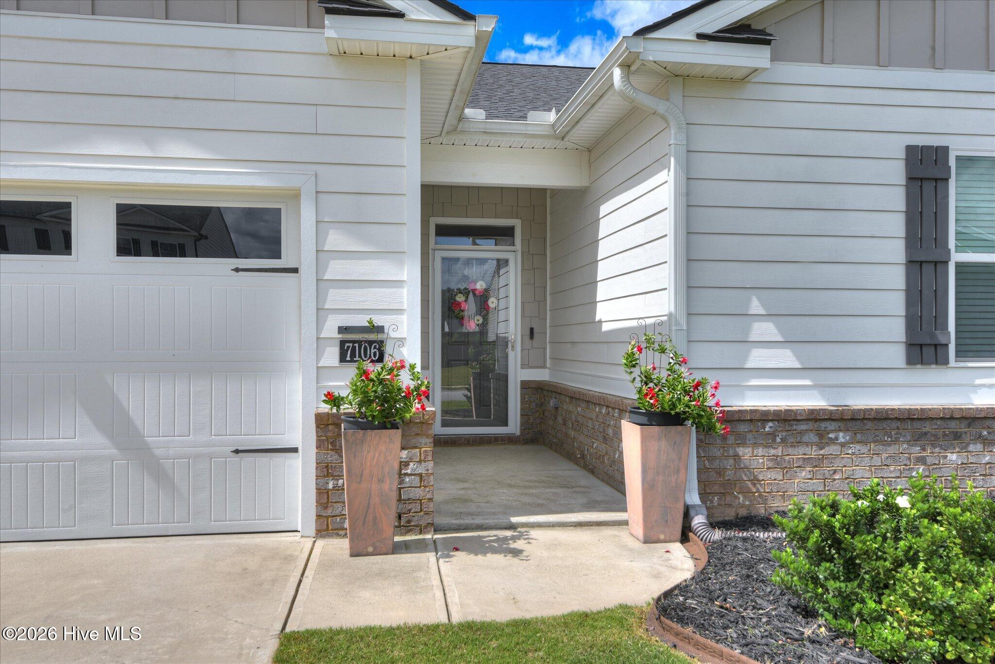 7106 Sideboard Crossing Property Photo 4