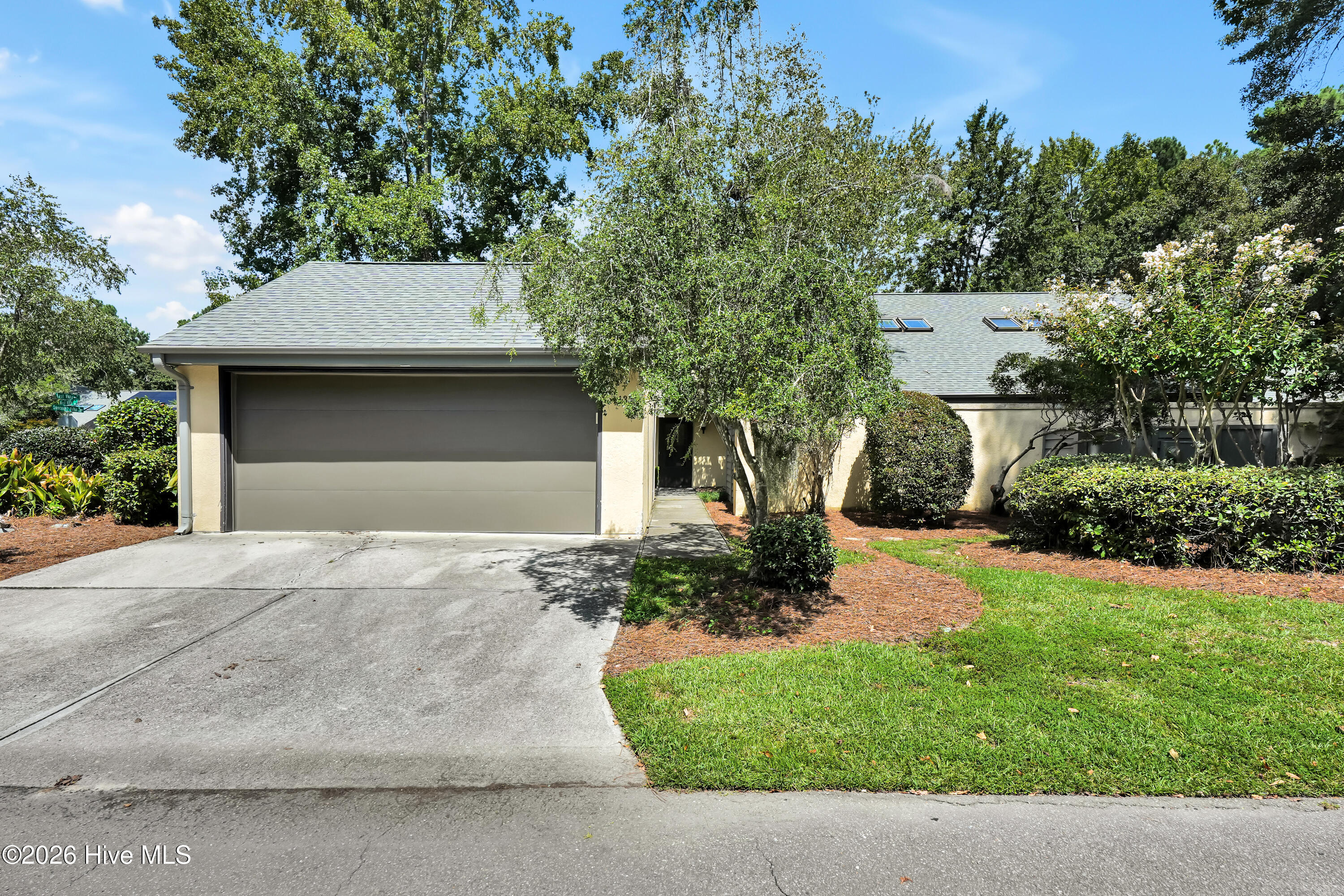 1433 Villa Place E Property Photo 1
