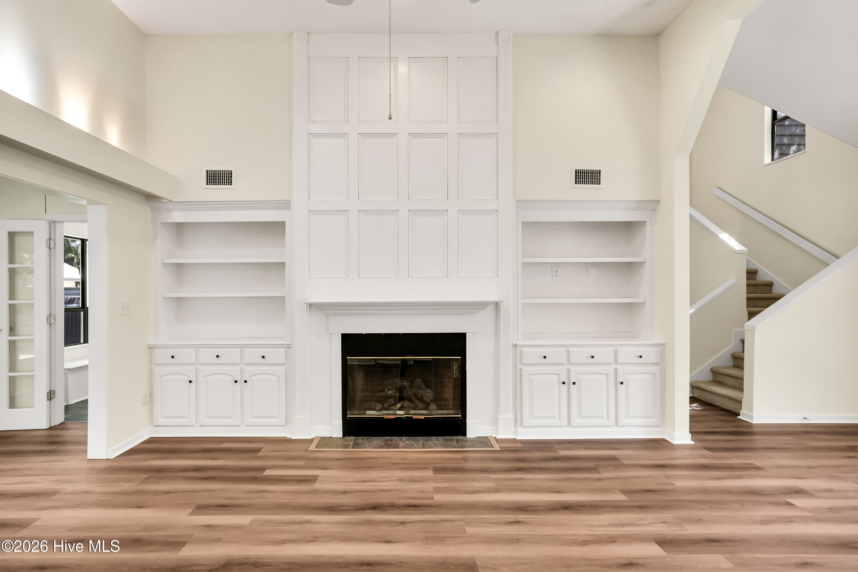 1433 Villa Place E Property Photo 6