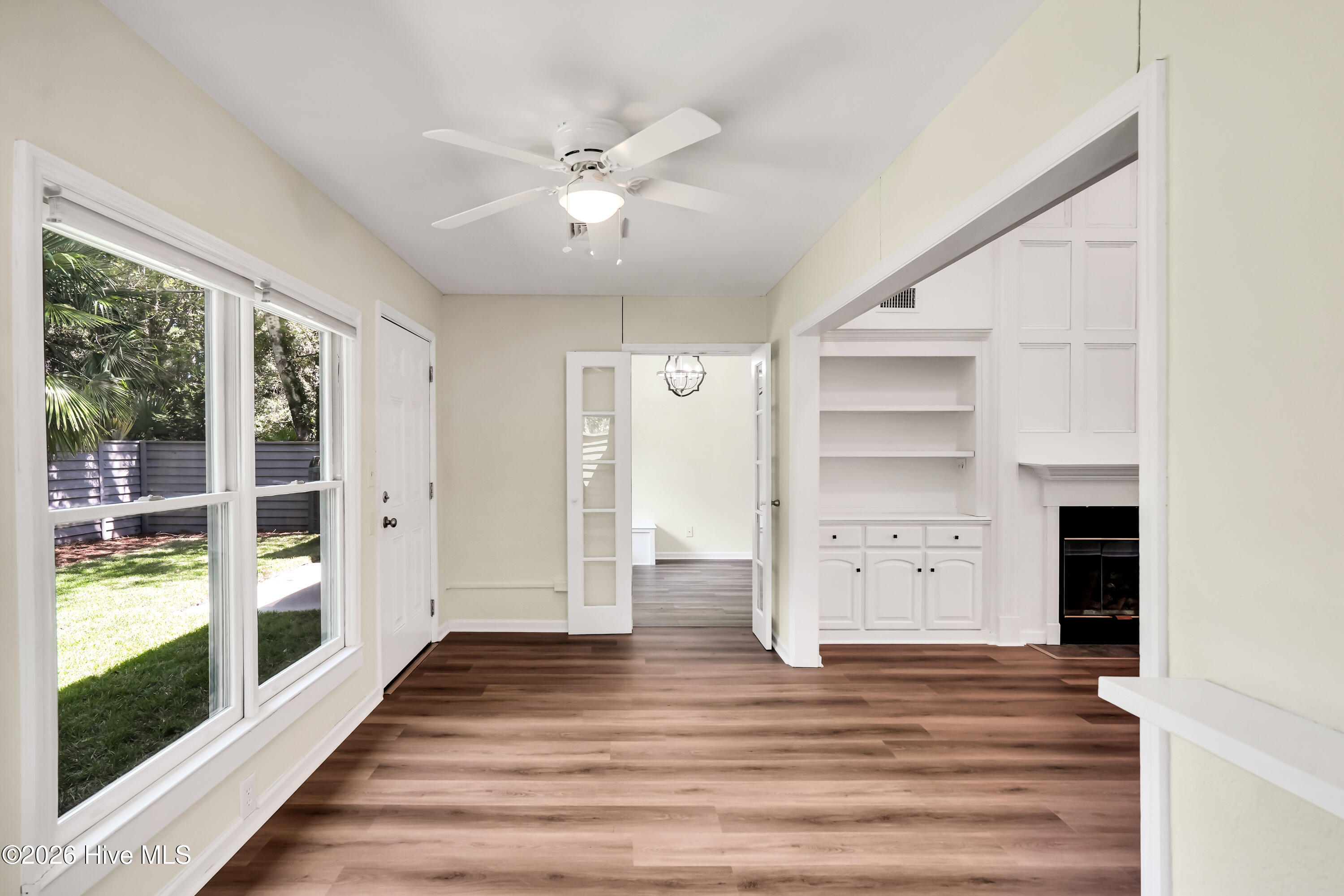 1433 Villa Place E Property Photo 11