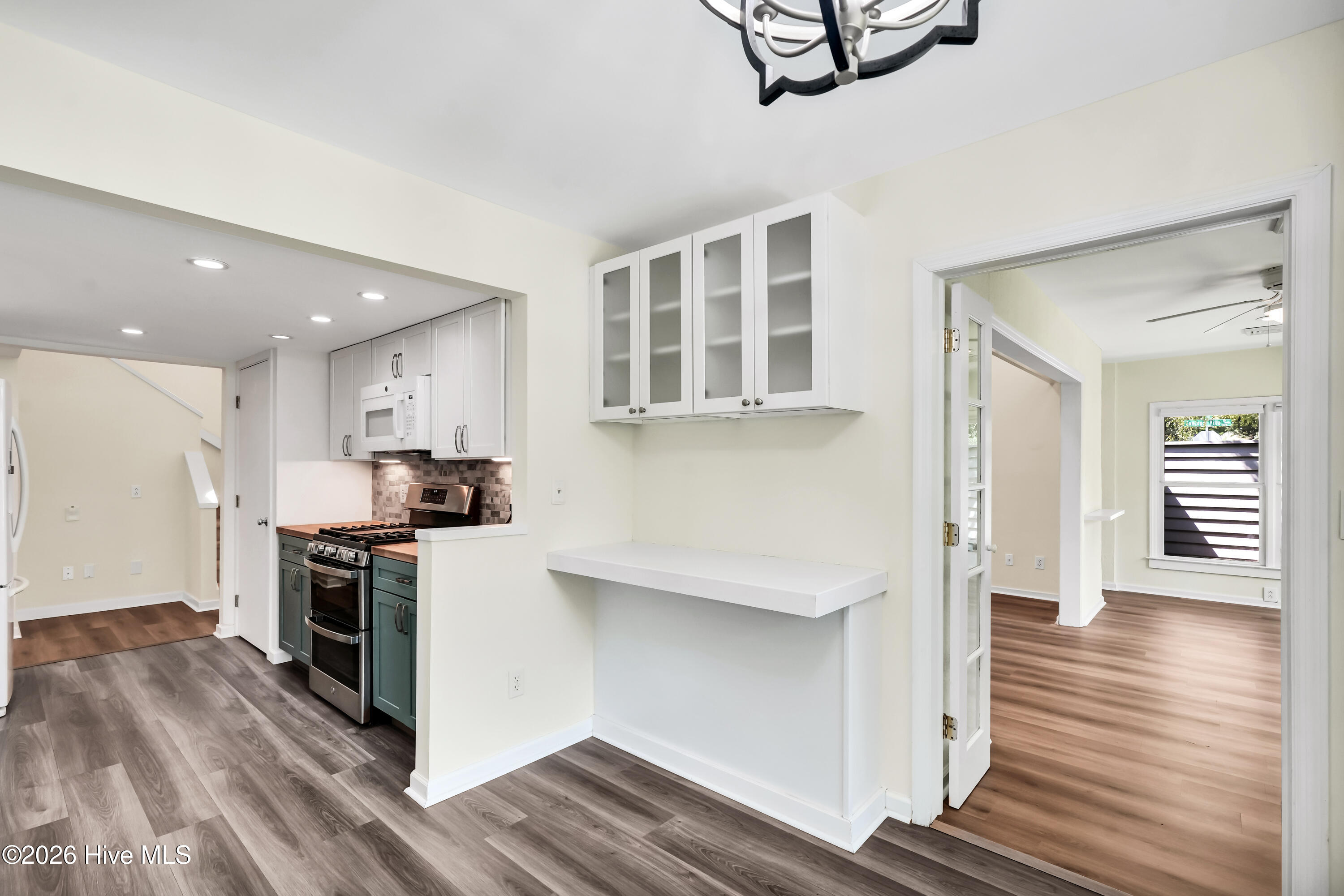 1433 Villa Place E Property Photo 15