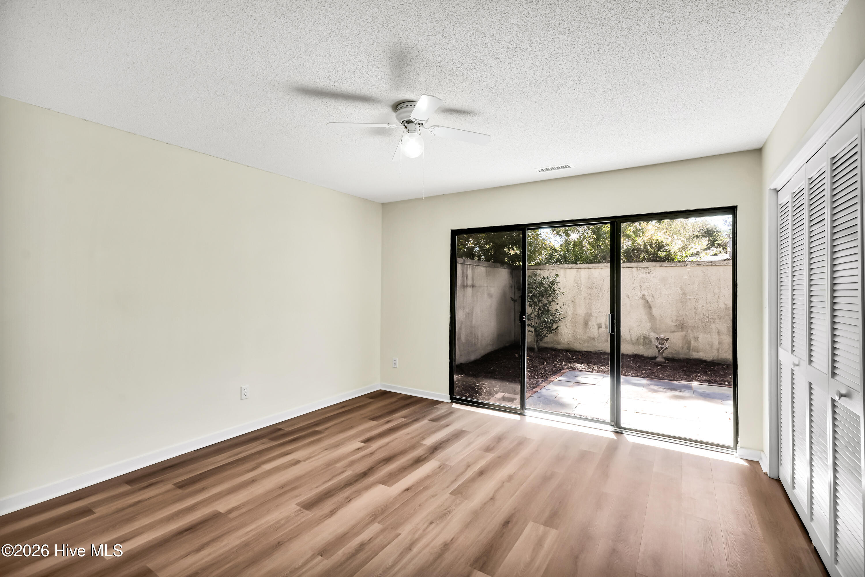 1433 Villa Place E Property Photo 18