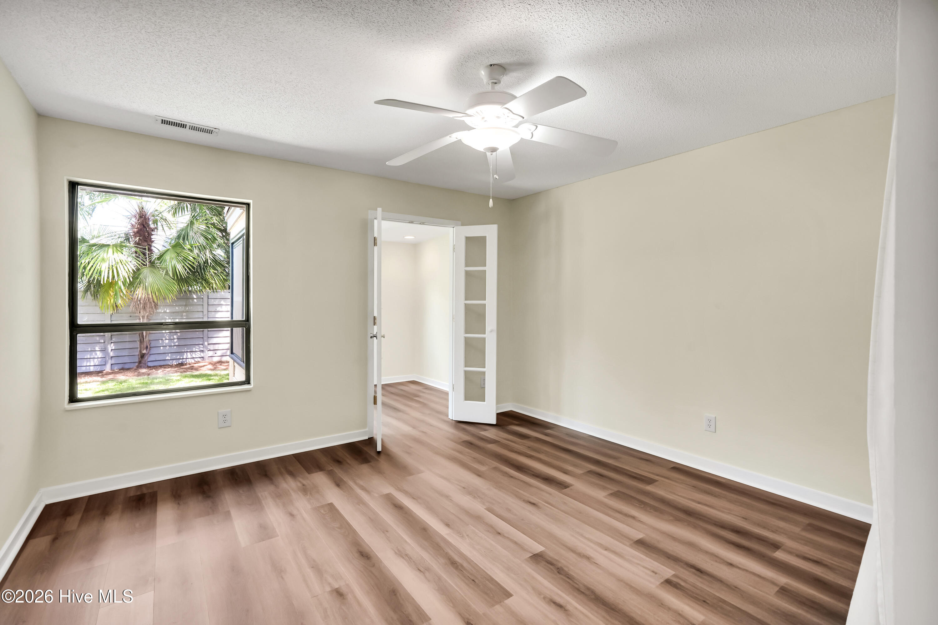1433 Villa Place E Property Photo 24