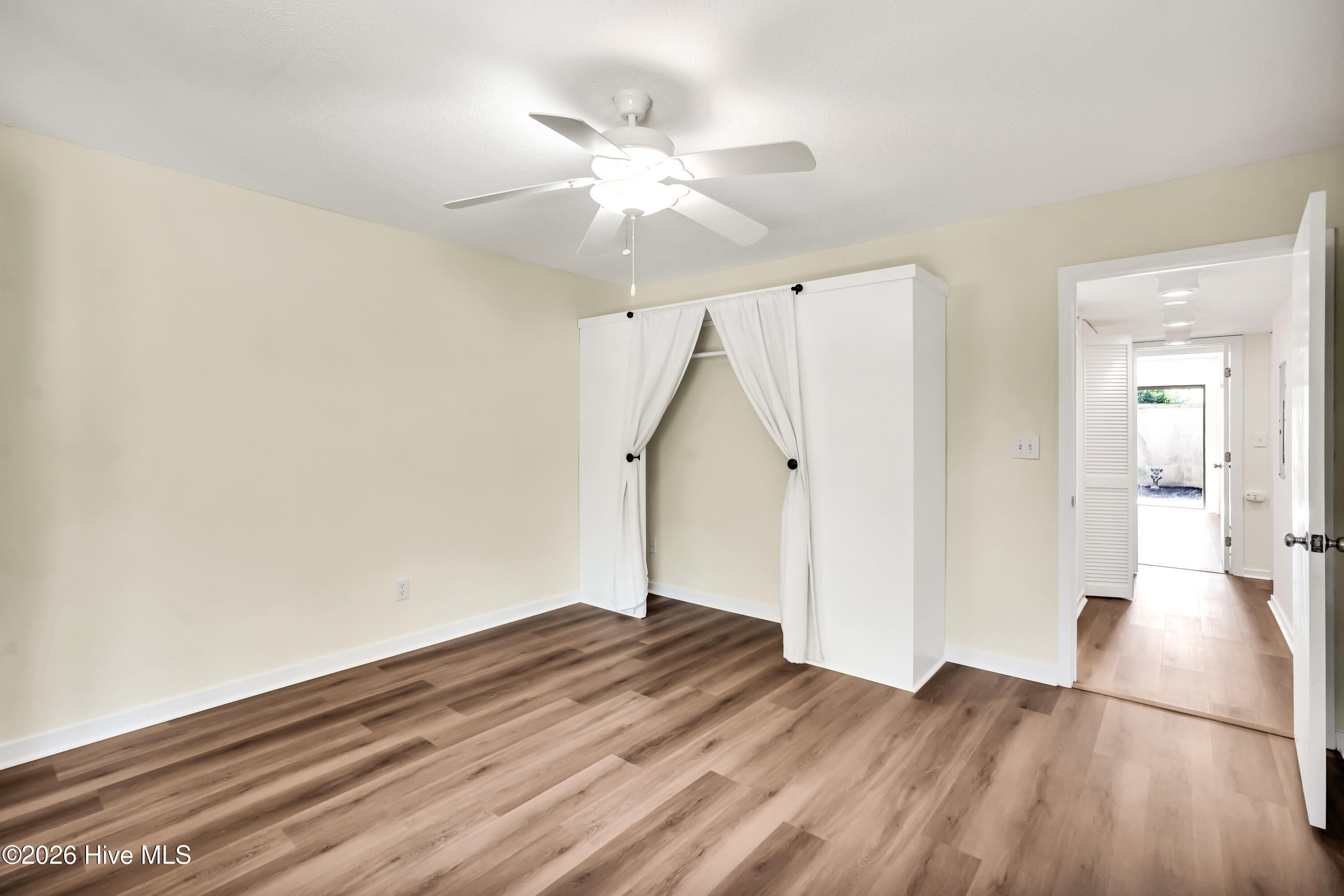 1433 Villa Place E Property Photo 25