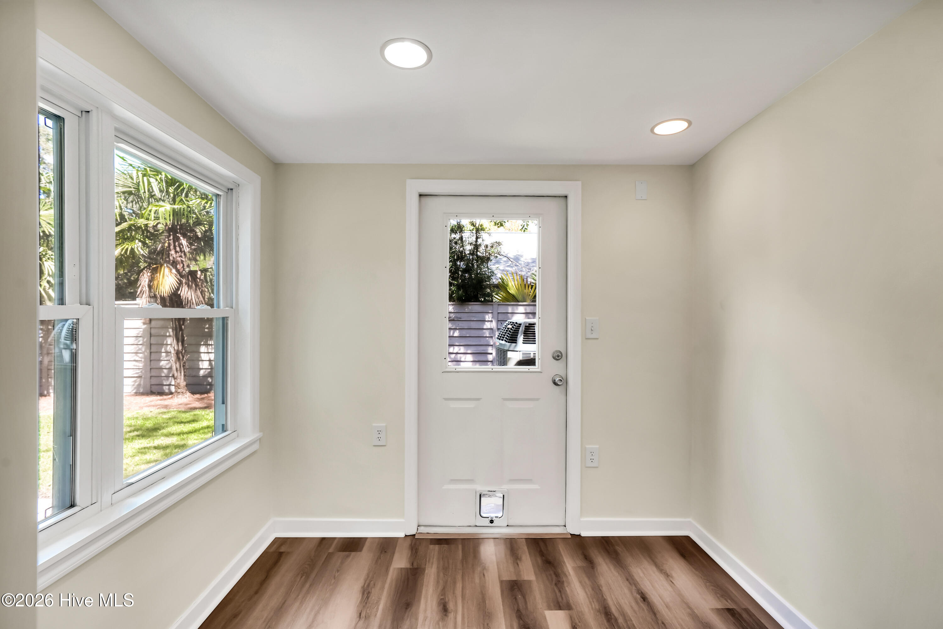 1433 Villa Place E Property Photo 26
