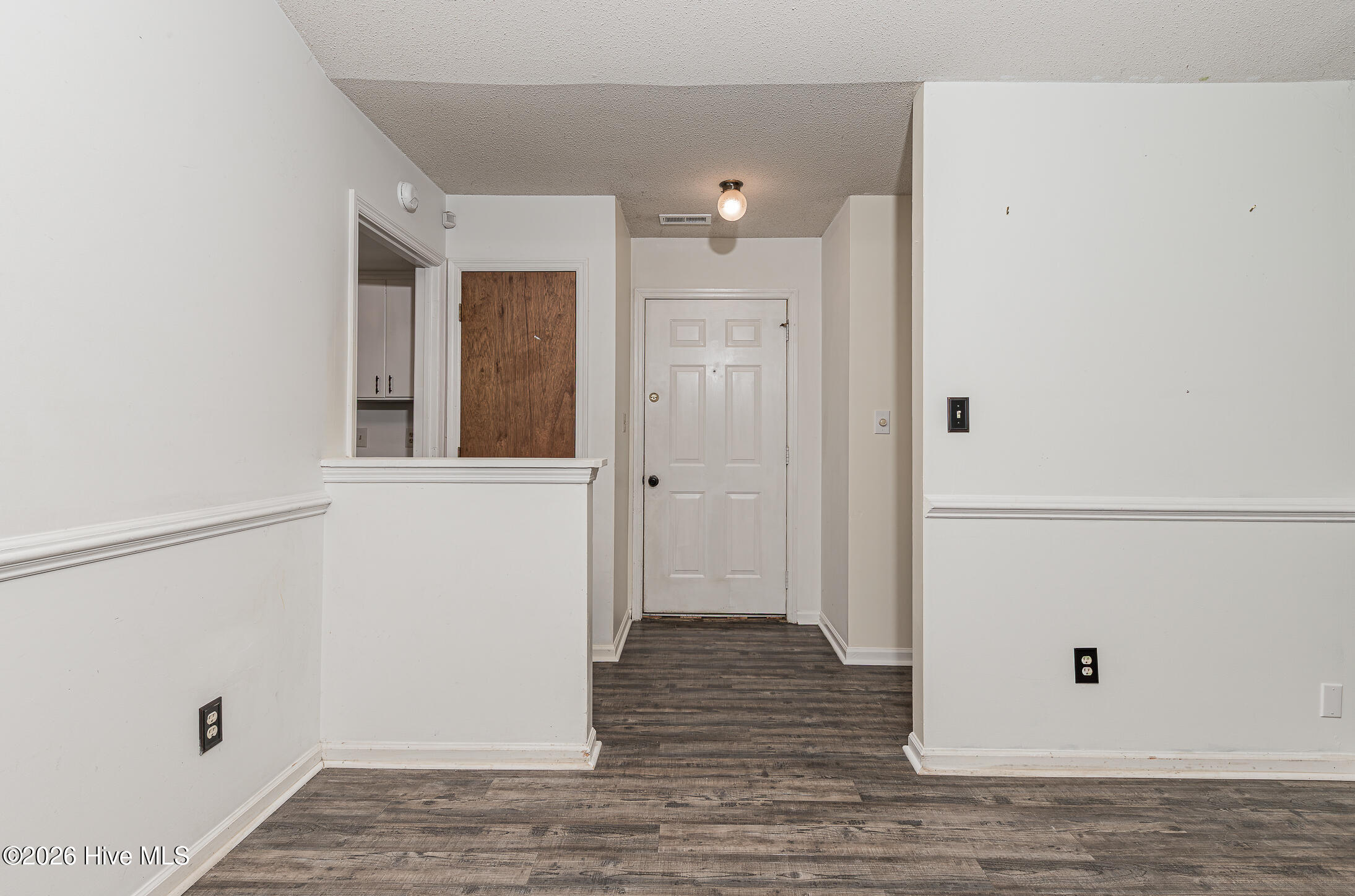 506 Sarah Court Property Photo 4