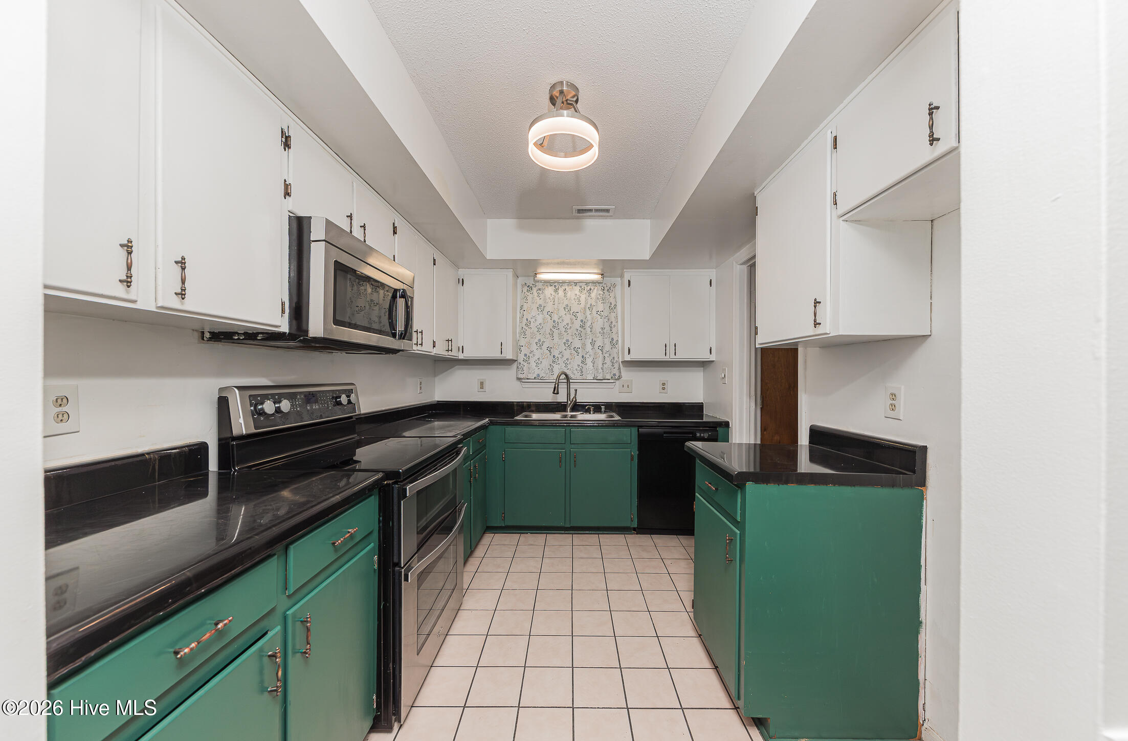 506 Sarah Court Property Photo 15