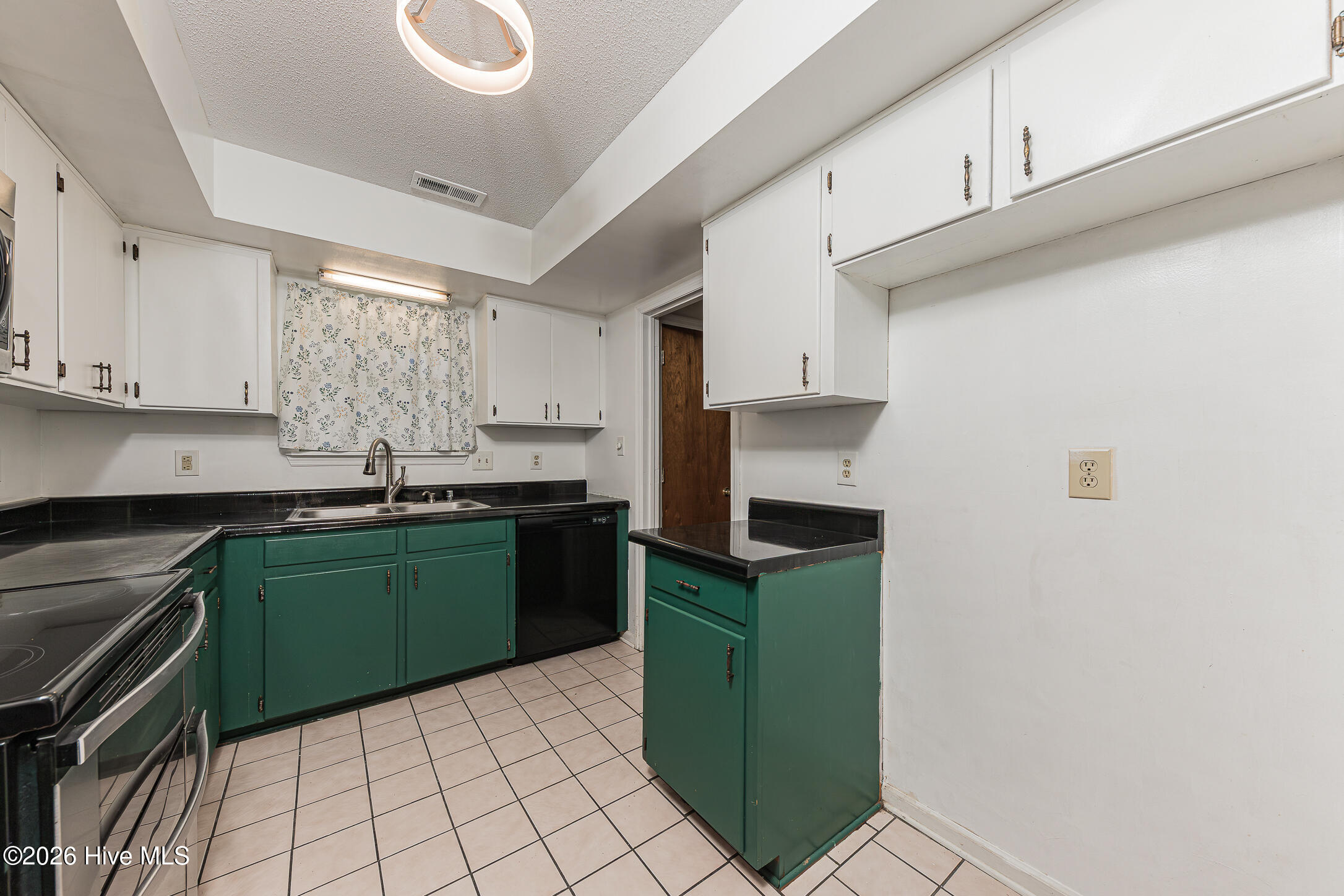 506 Sarah Court Property Photo 16