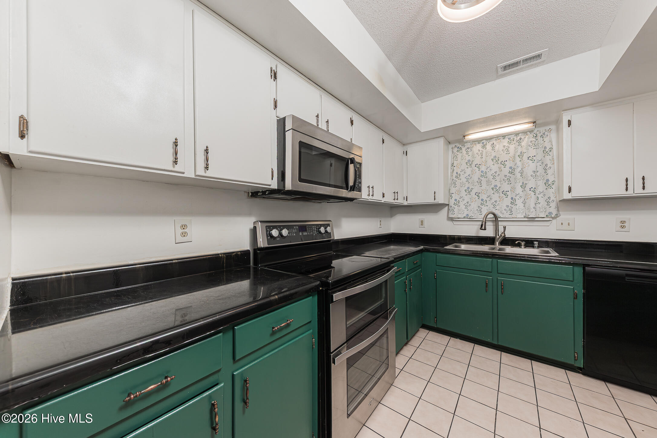 506 Sarah Court Property Photo 17