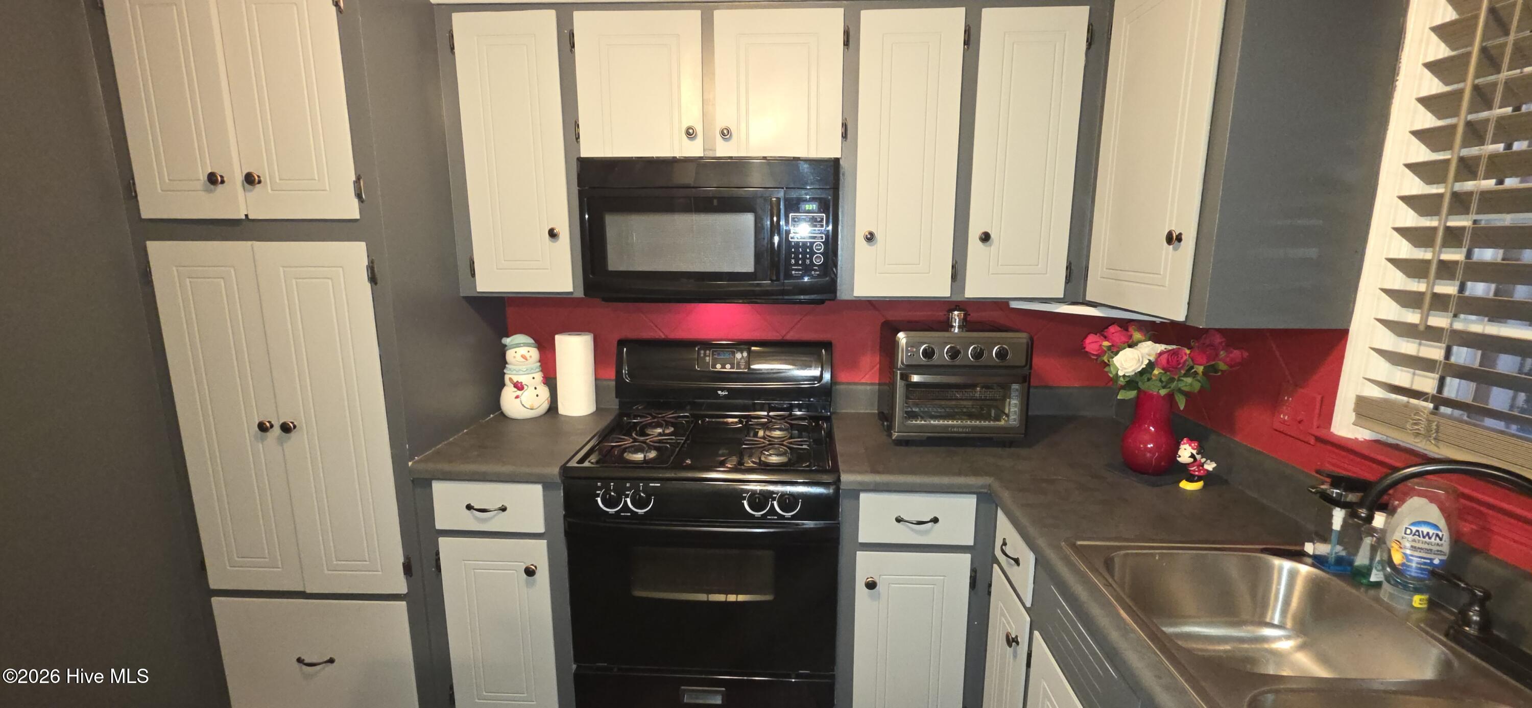 214 Bristol Avenue Property Photo 11