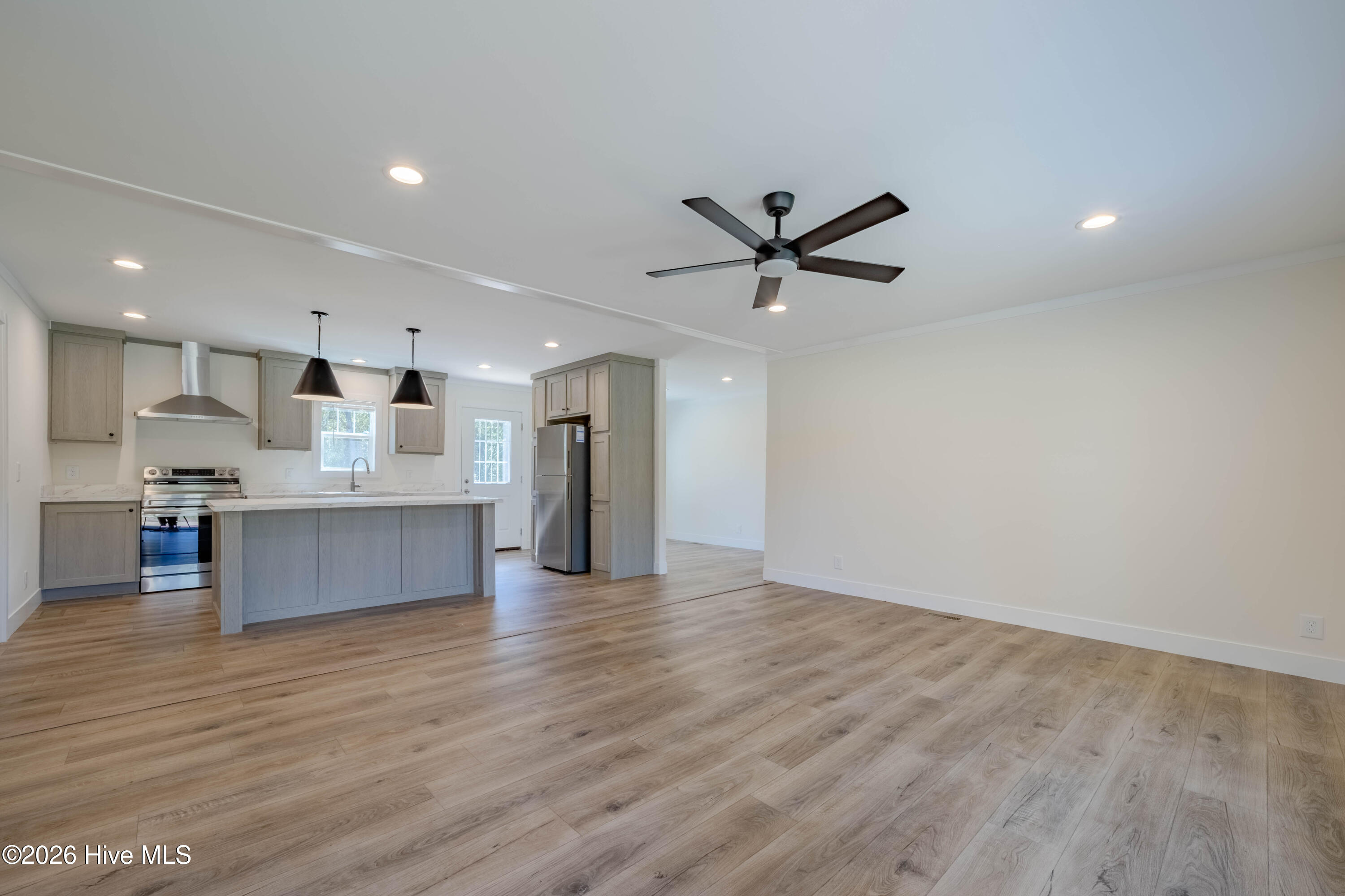 120 Edgewater Lane Property Photo 2