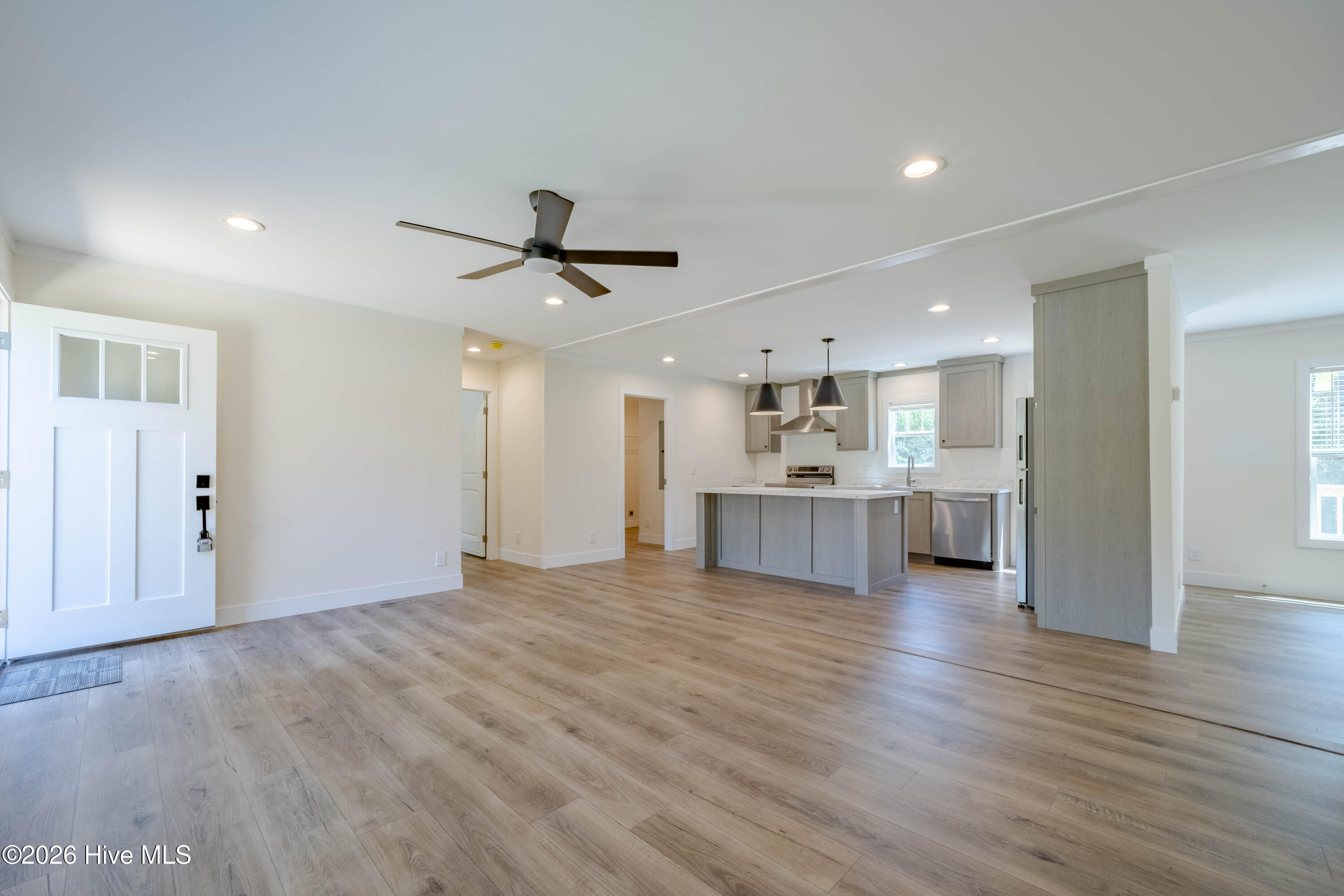 120 Edgewater Lane Property Photo 3