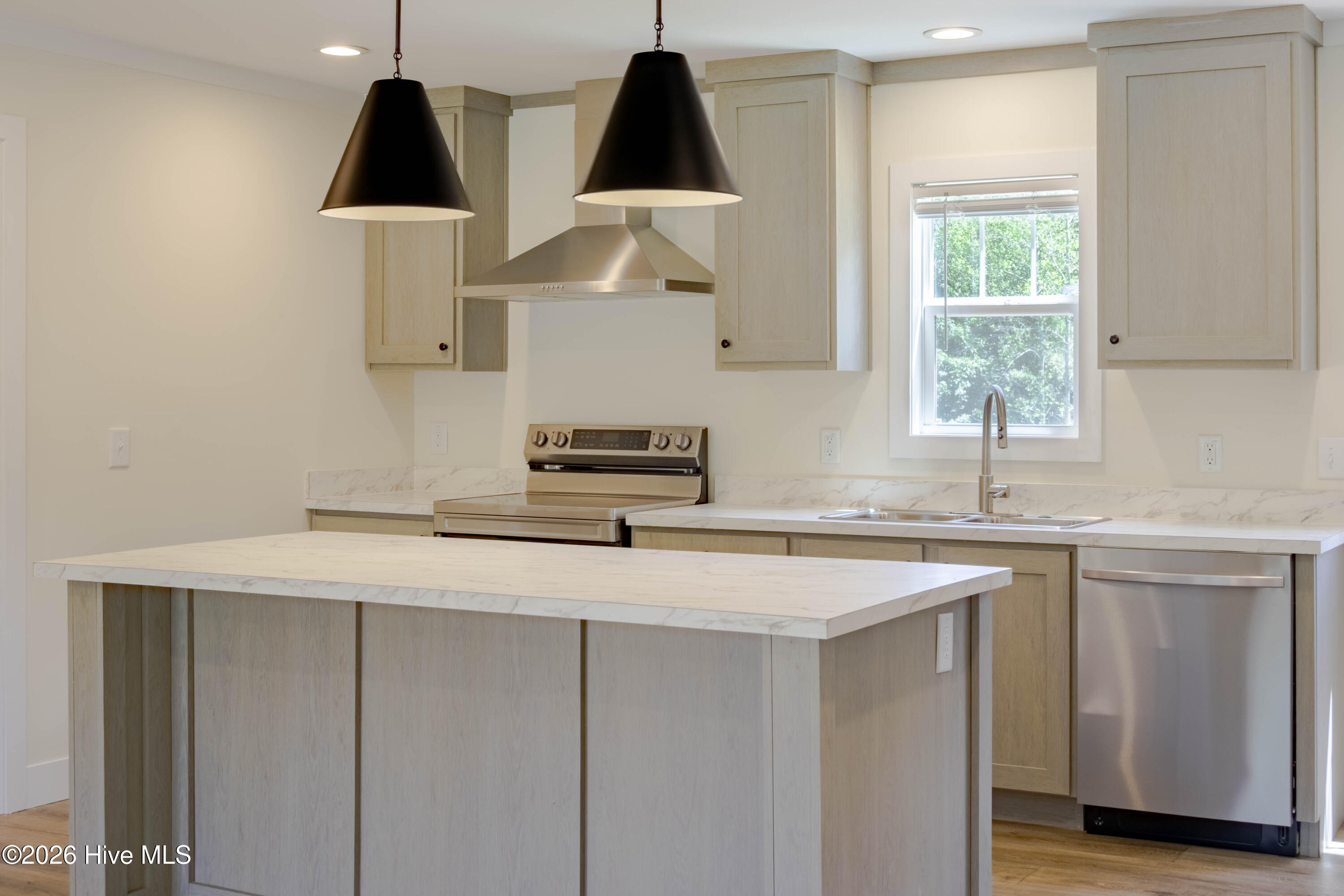 120 Edgewater Lane Property Photo 4