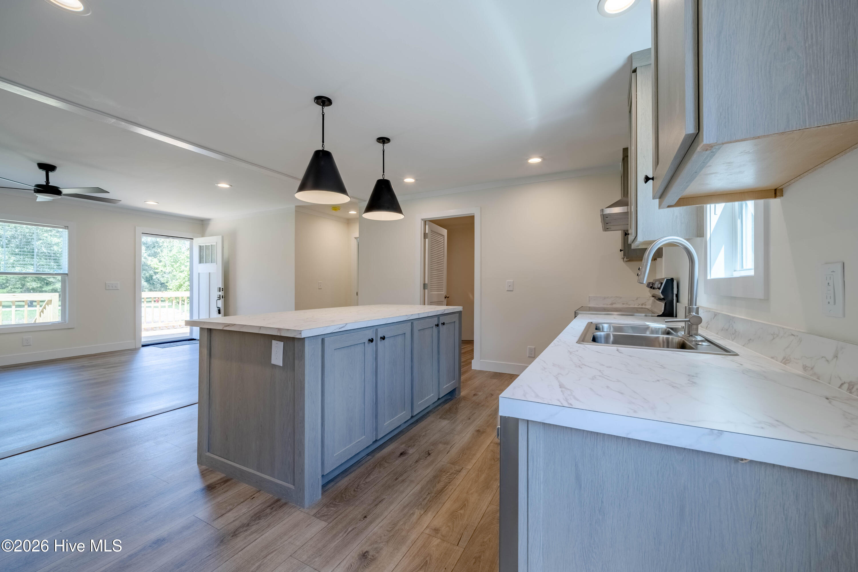 120 Edgewater Lane Property Photo 7
