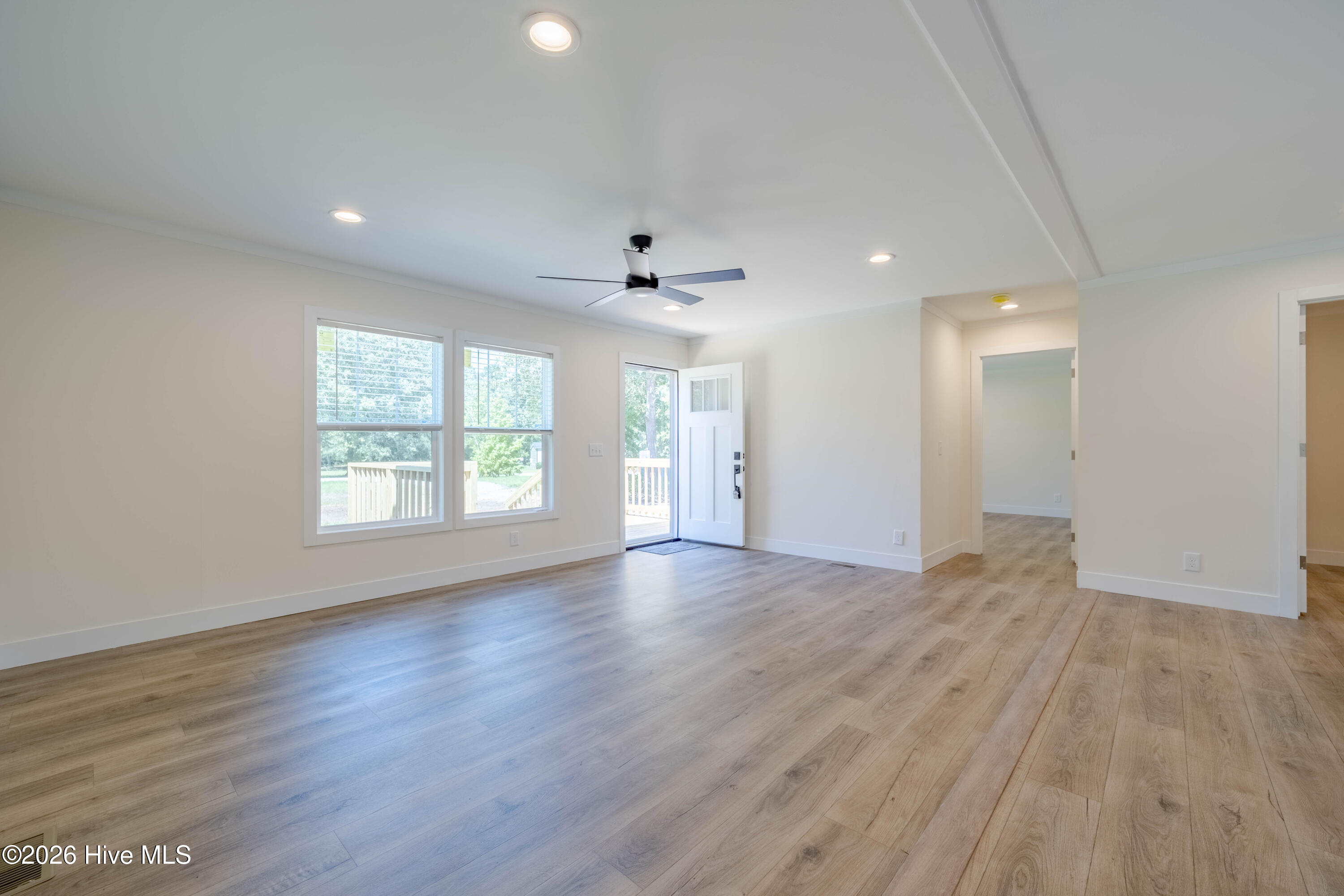 120 Edgewater Lane Property Photo 8