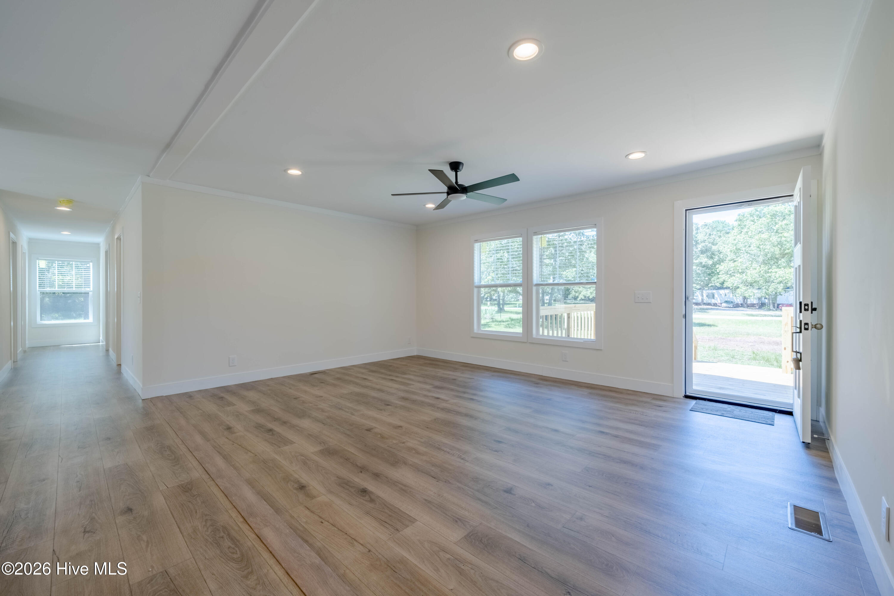 120 Edgewater Lane Property Photo 9