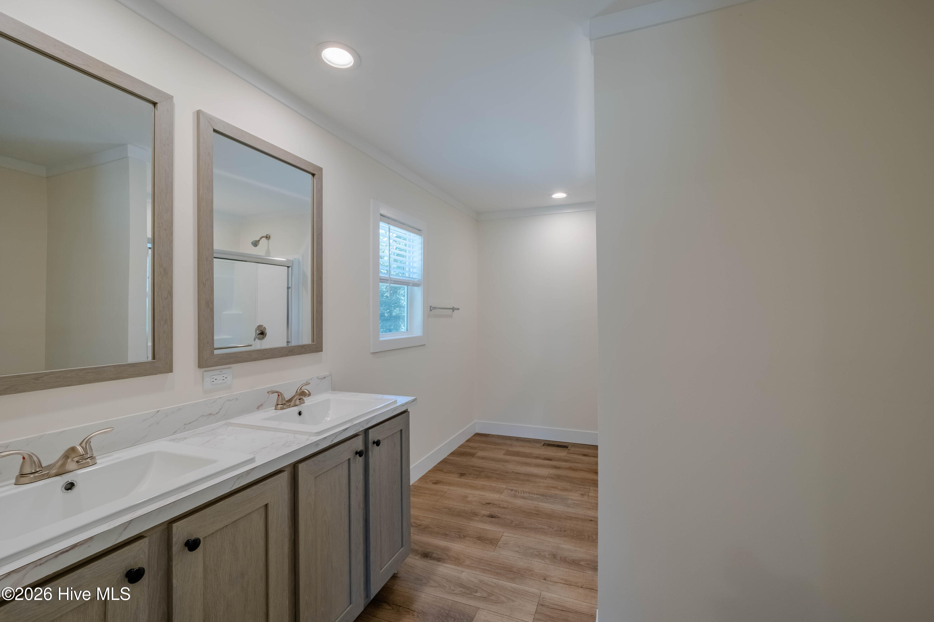 120 Edgewater Lane Property Photo 17