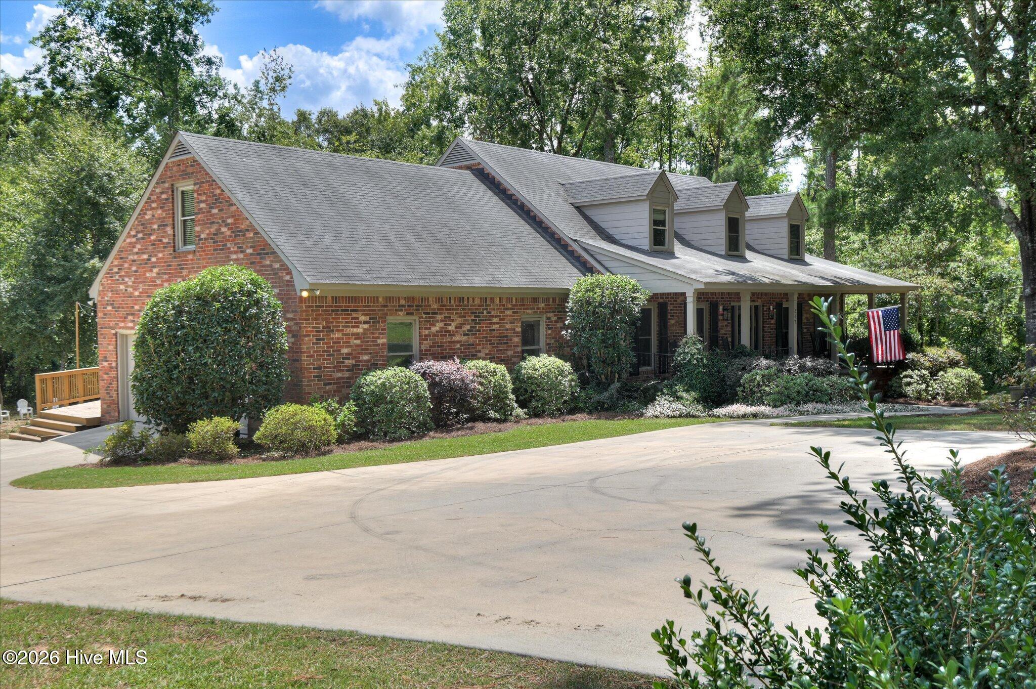 687 Spooner Drive Property Photo 4