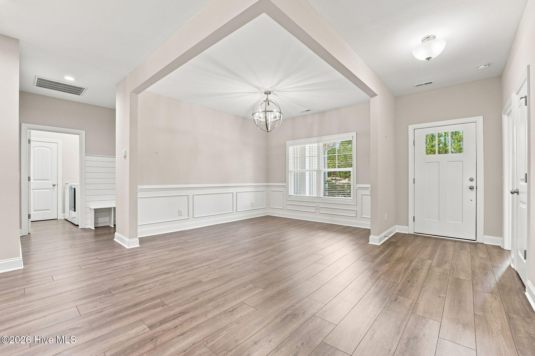 129 Devonshire Avenue W Property Photo 4
