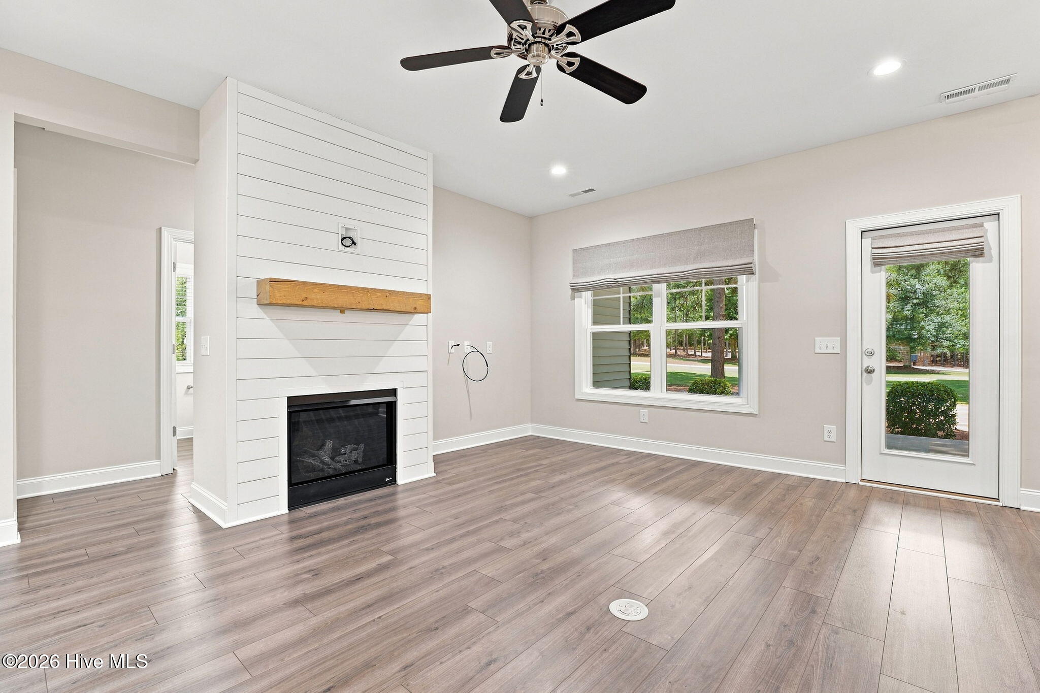 129 Devonshire Avenue W Property Photo 5