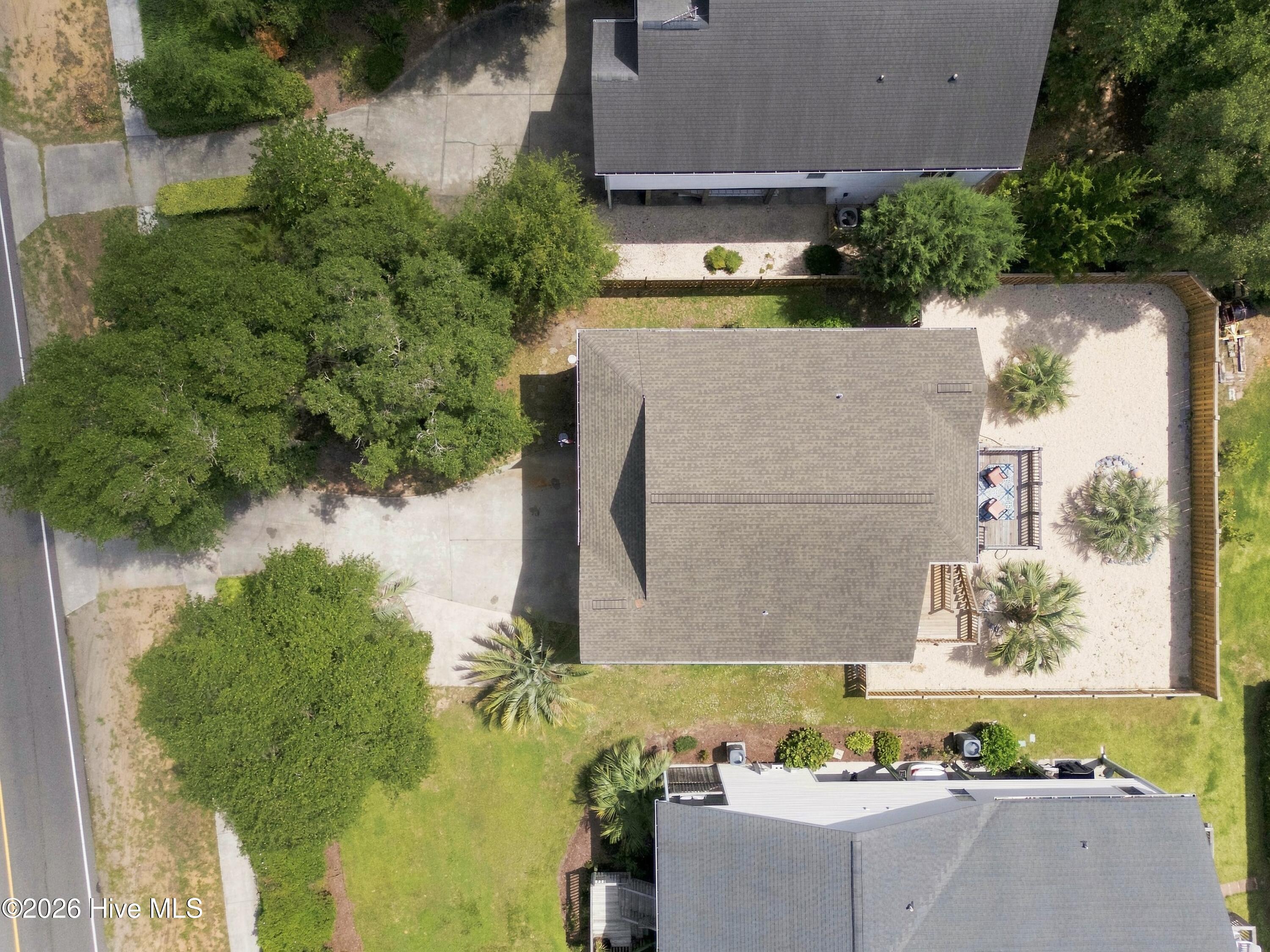 303 E Oak Island Drive Property Photo 4