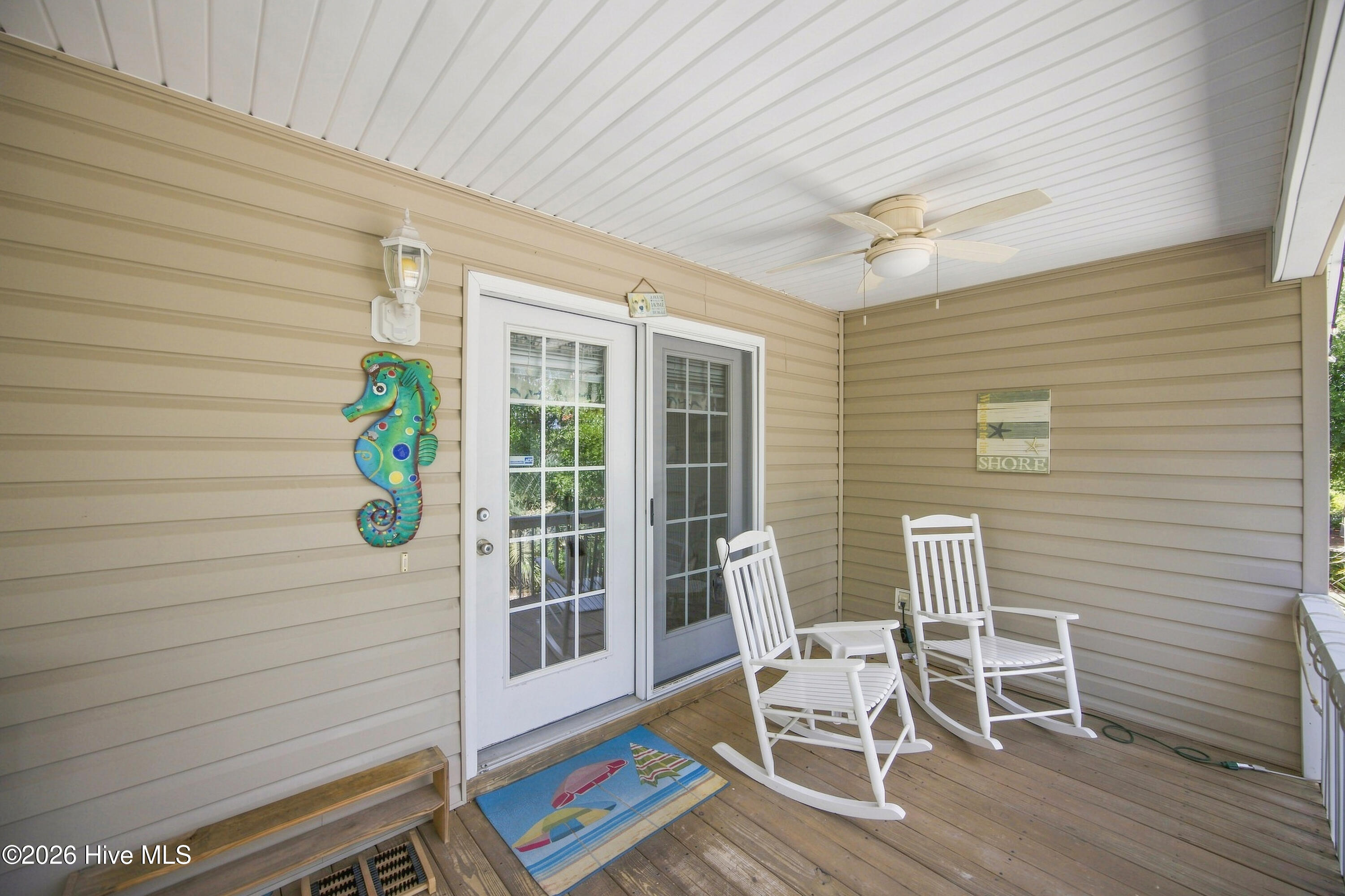 303 E Oak Island Drive Property Photo 5