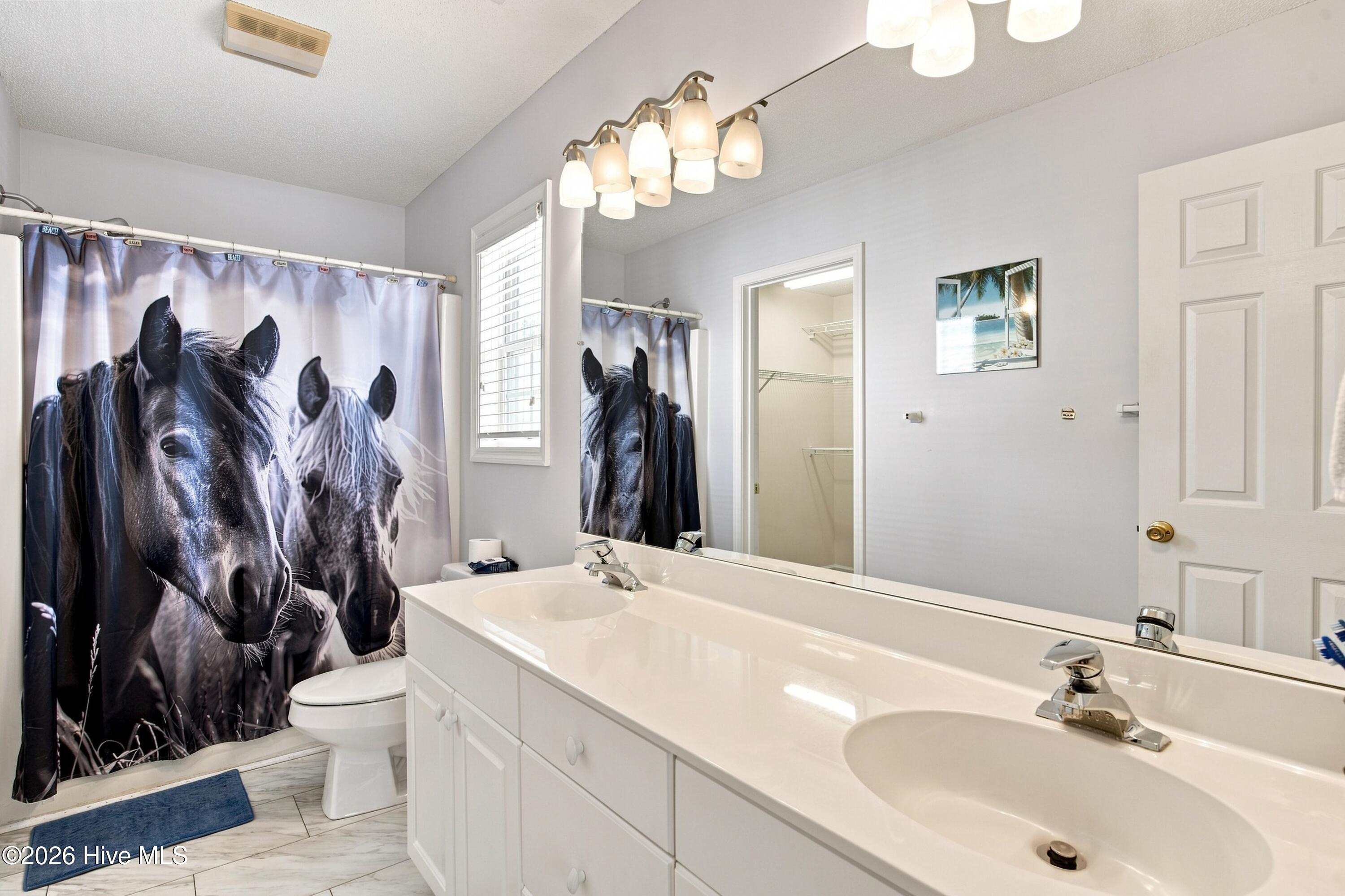 303 E Oak Island Drive Property Photo 11
