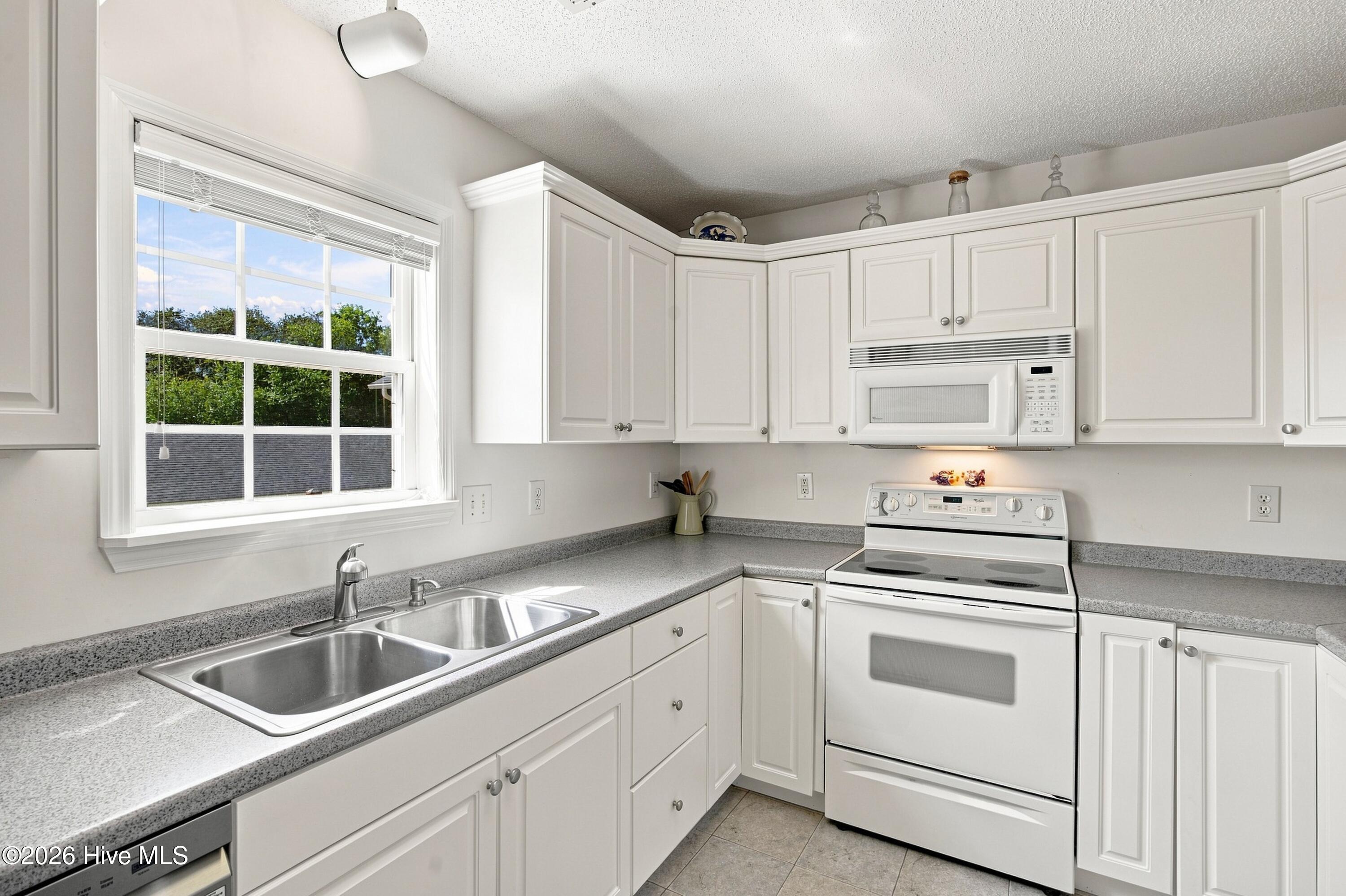 303 E Oak Island Drive Property Photo 16