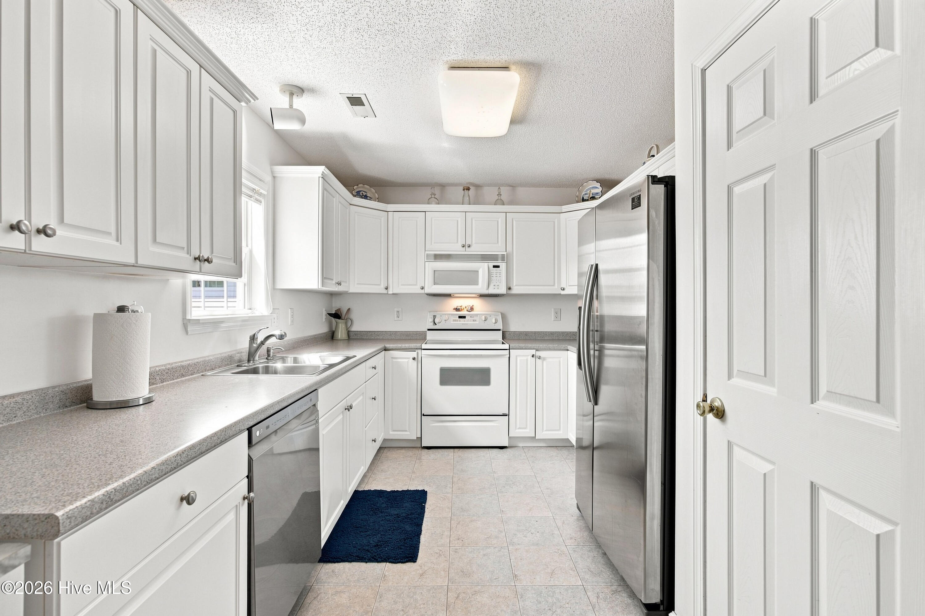 303 E Oak Island Drive Property Photo 17