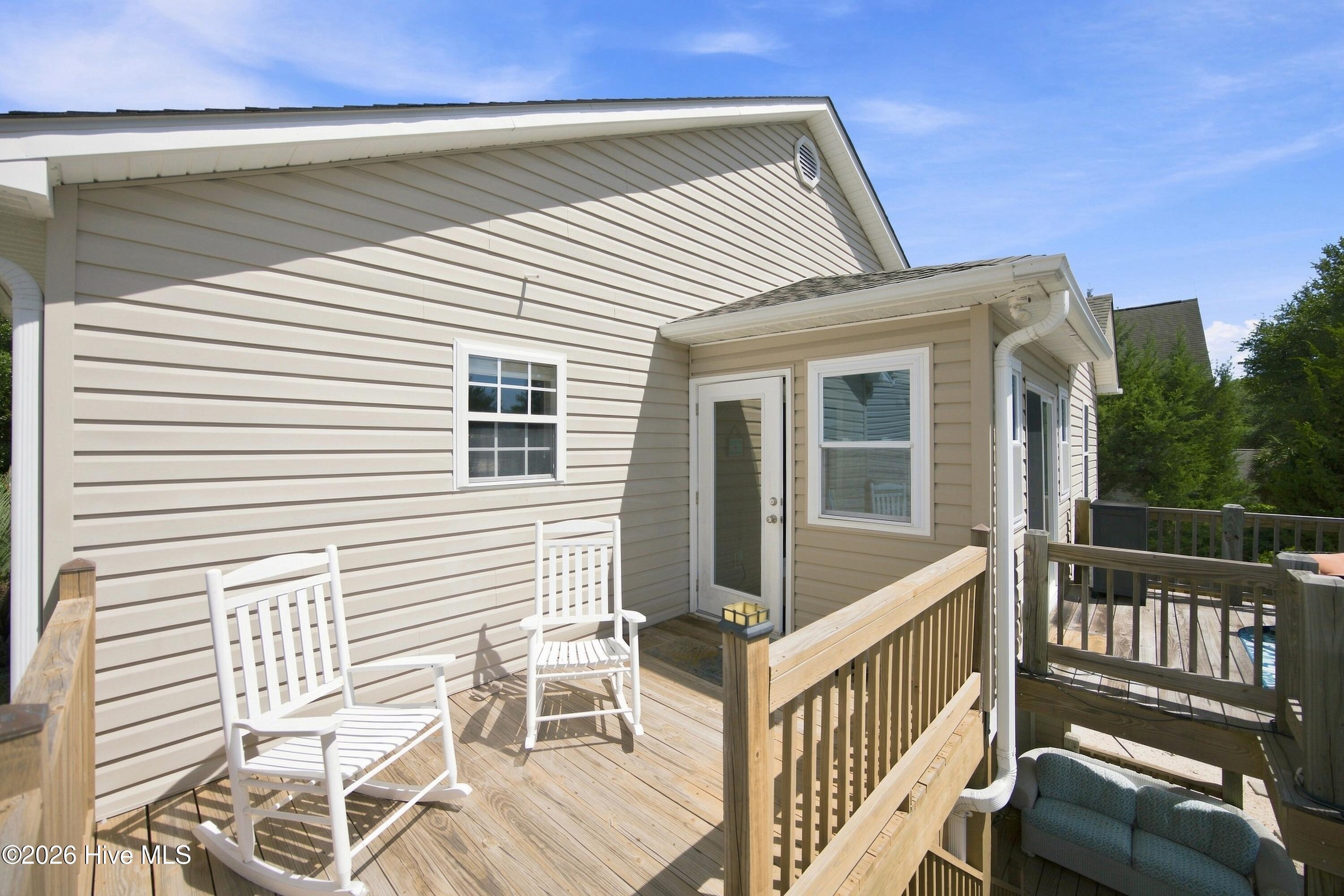 303 E Oak Island Drive Property Photo 31