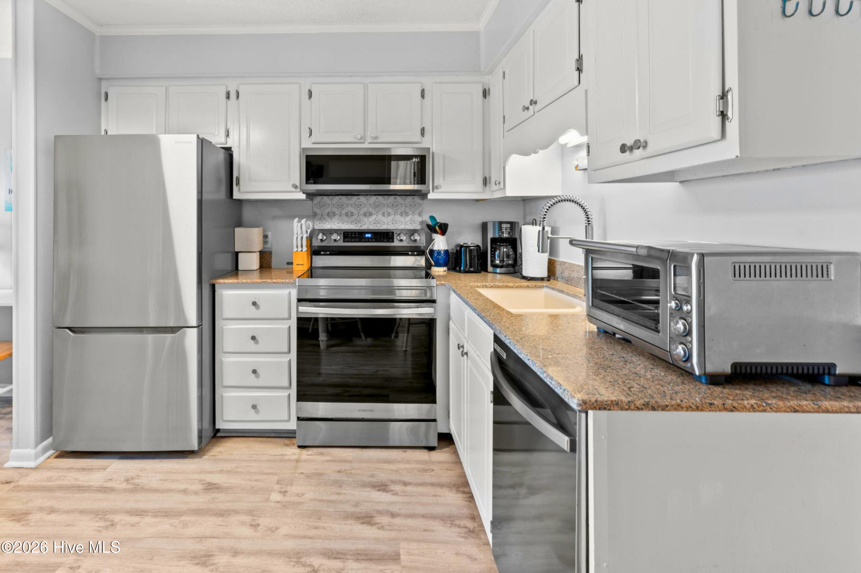 277 W First Street 1j Property Photo 14