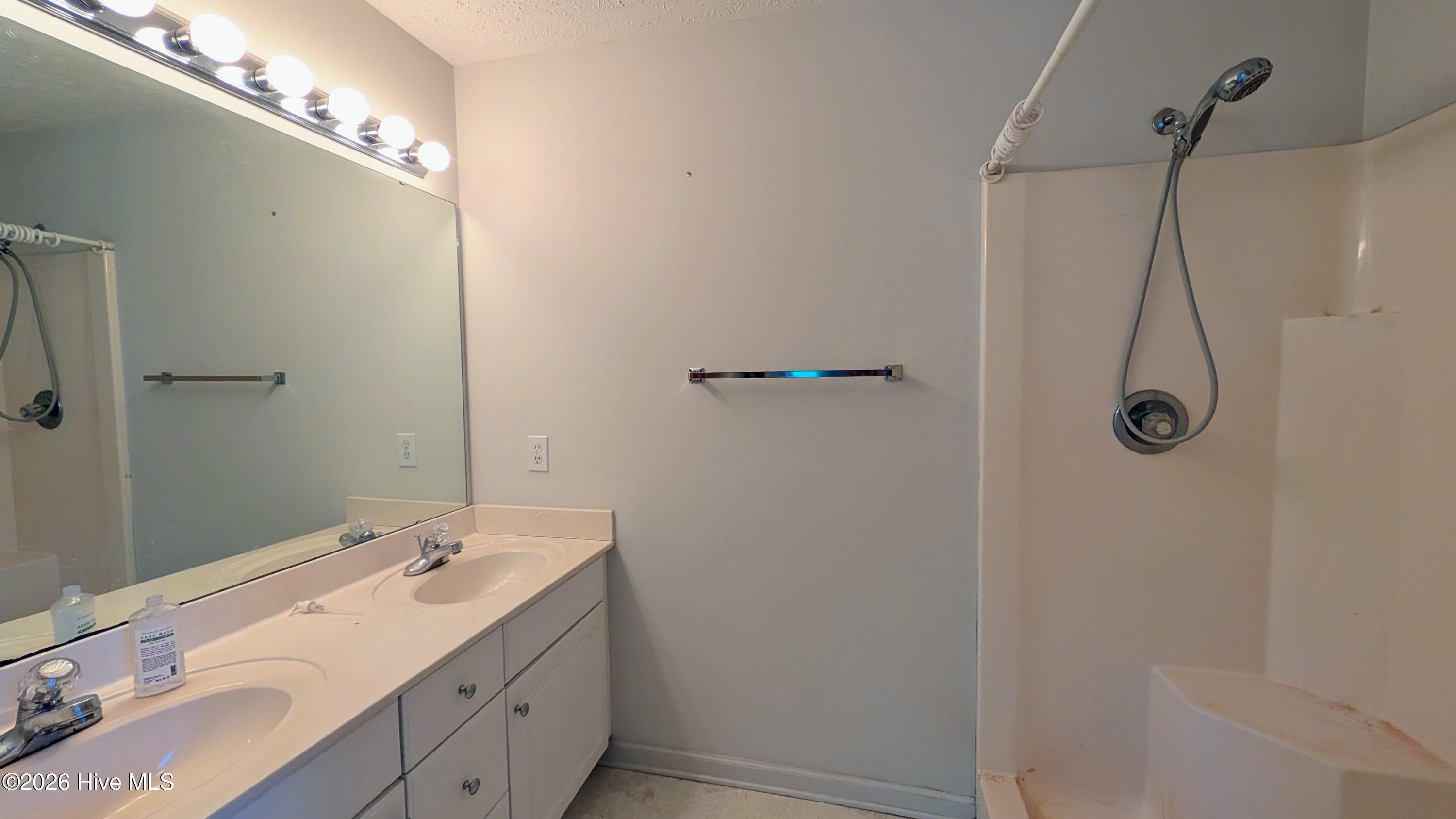 320 Fox Run Road Property Photo 5