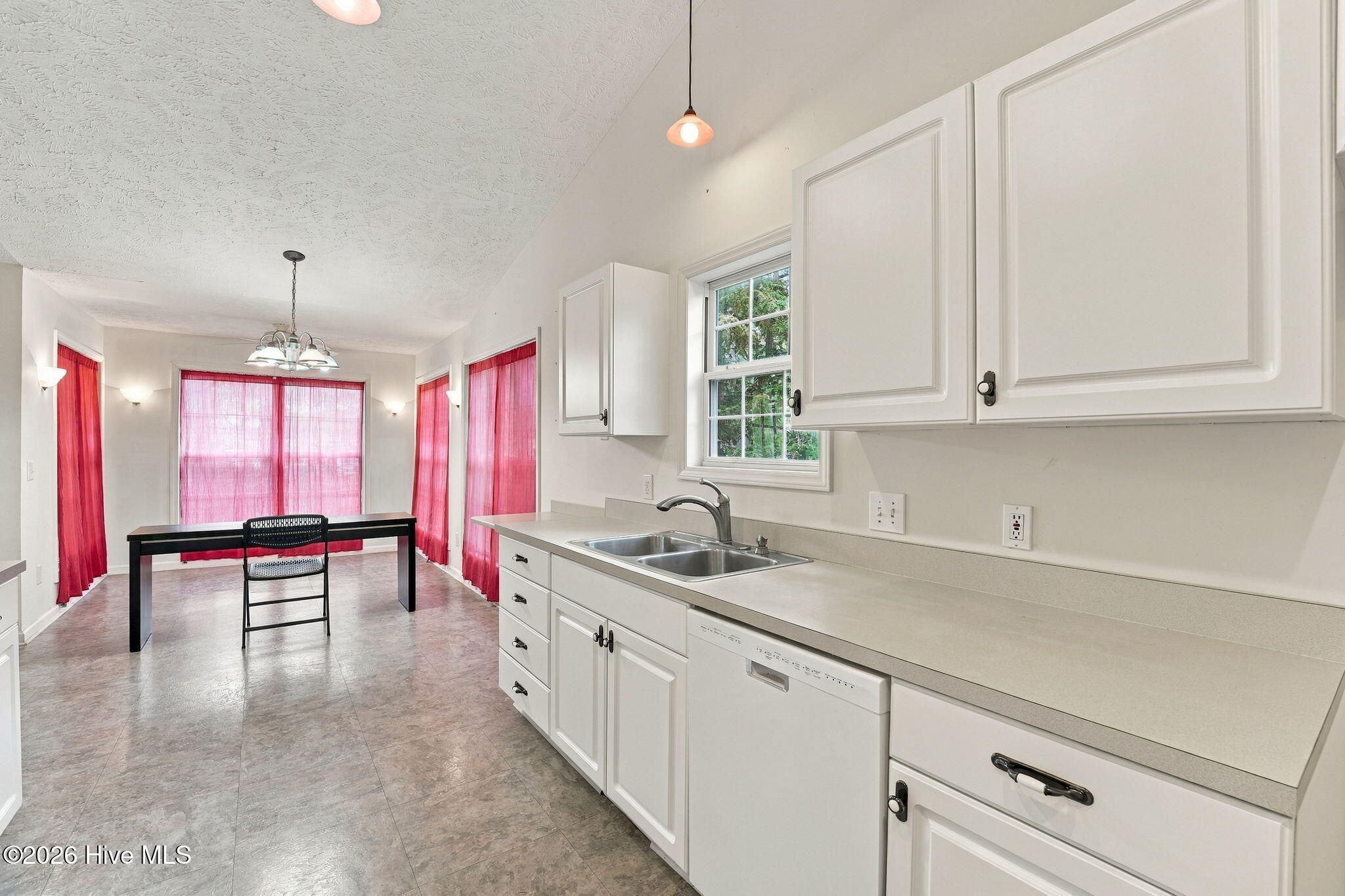 320 Fox Run Road Property Photo 11