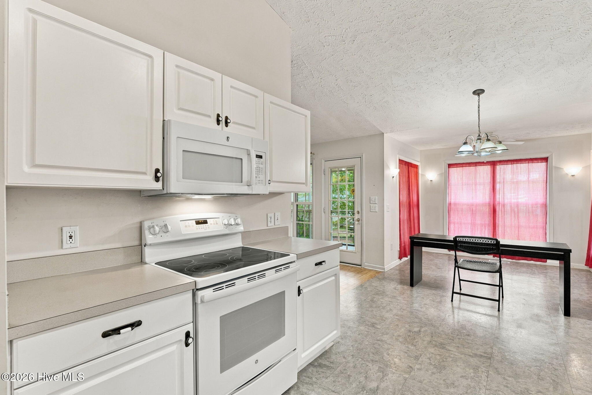 320 Fox Run Road Property Photo 12