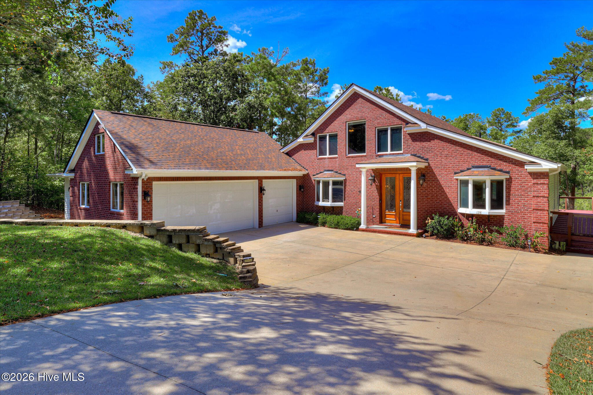 128 Waters Edge Drive Property Photo 12