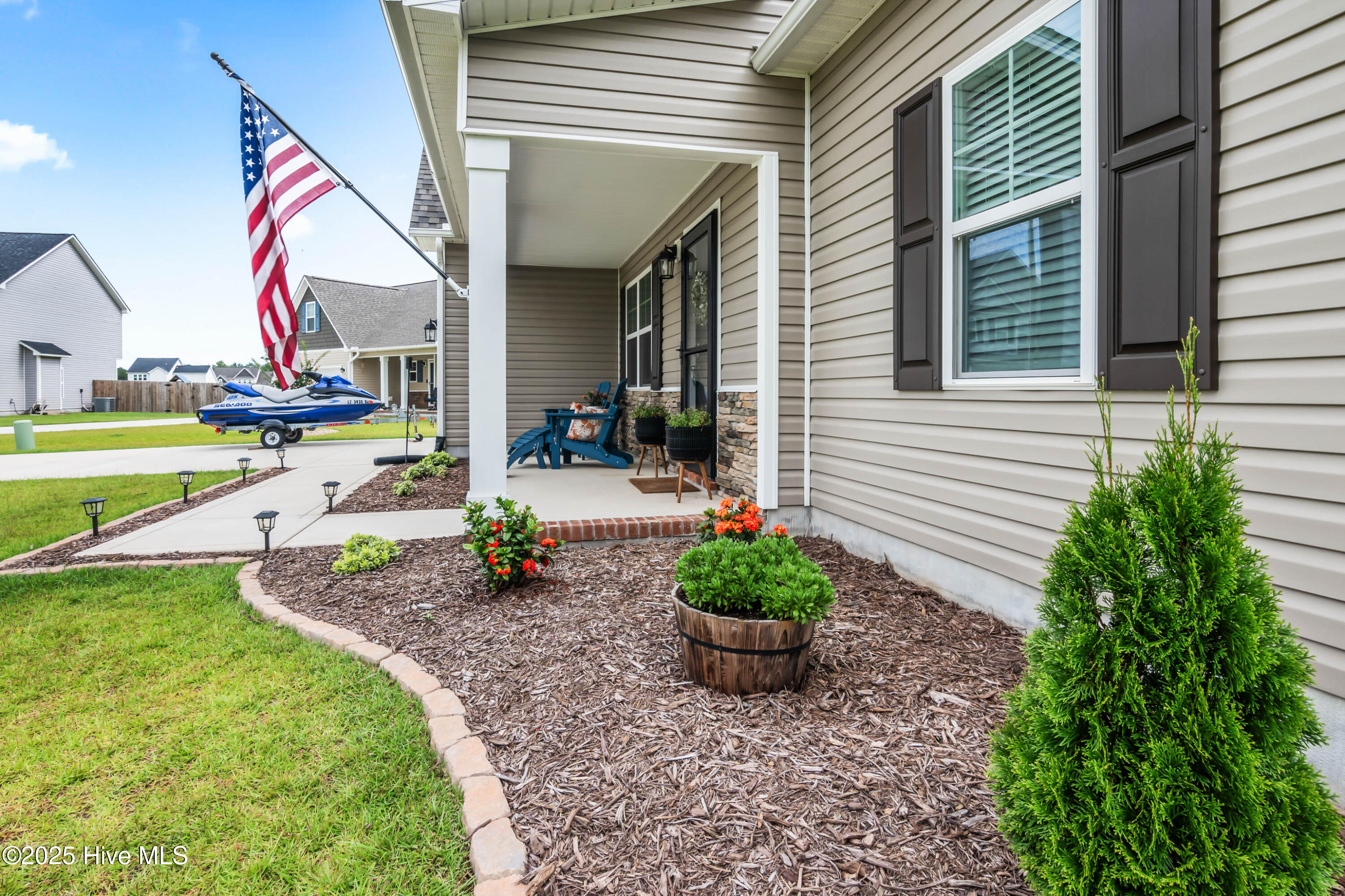410 Silverstone Place Property Photo 4