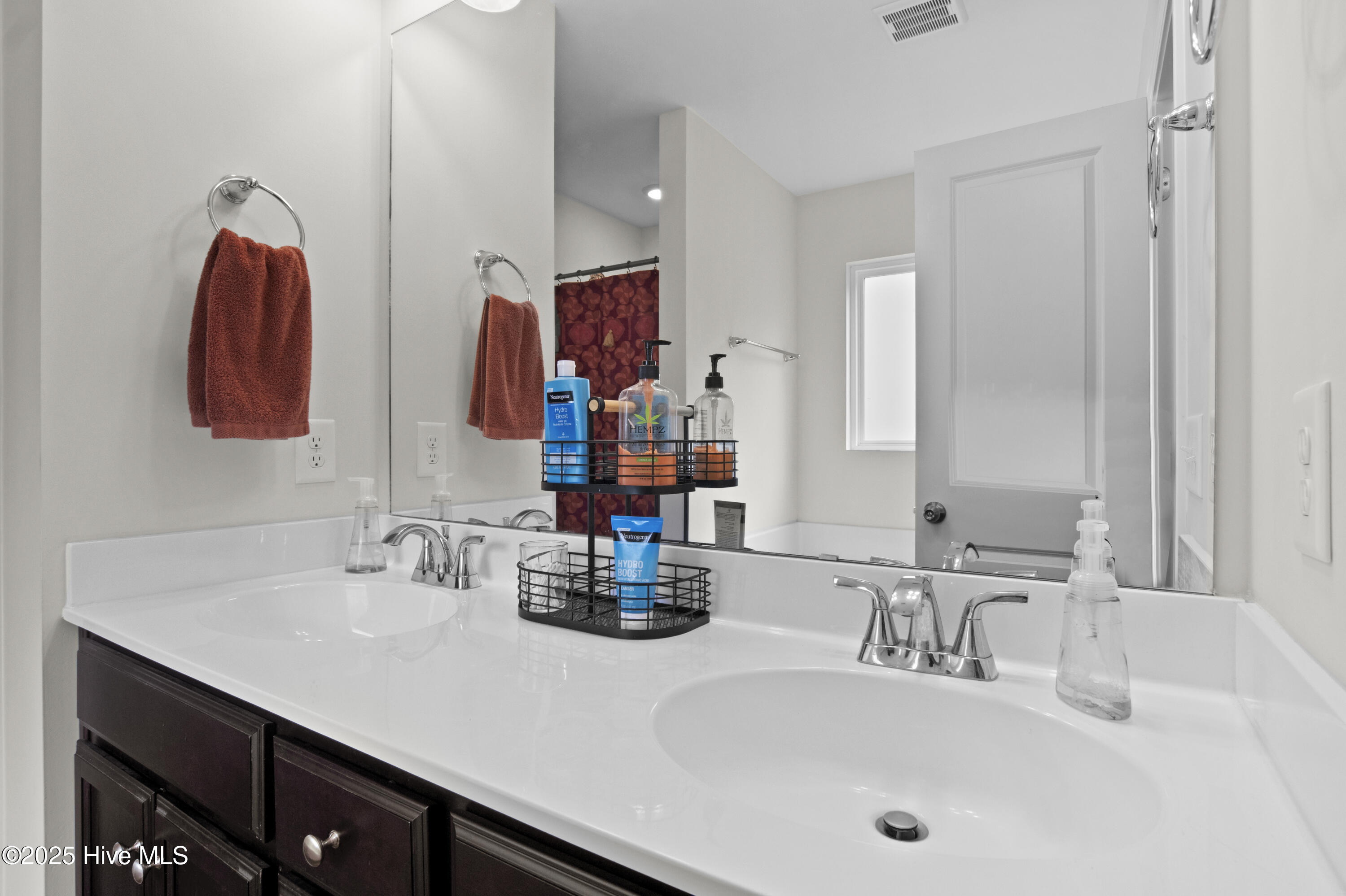 410 Silverstone Place Property Photo 24