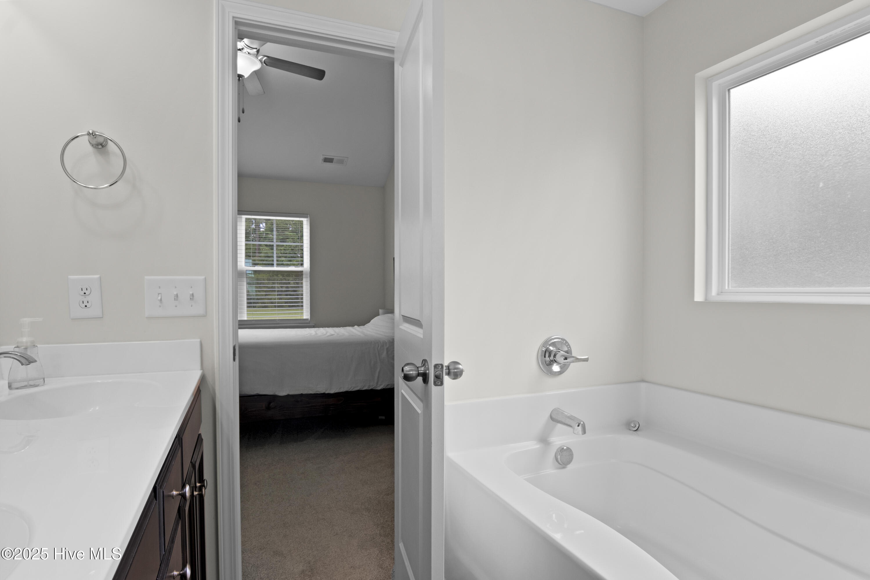 410 Silverstone Place Property Photo 25